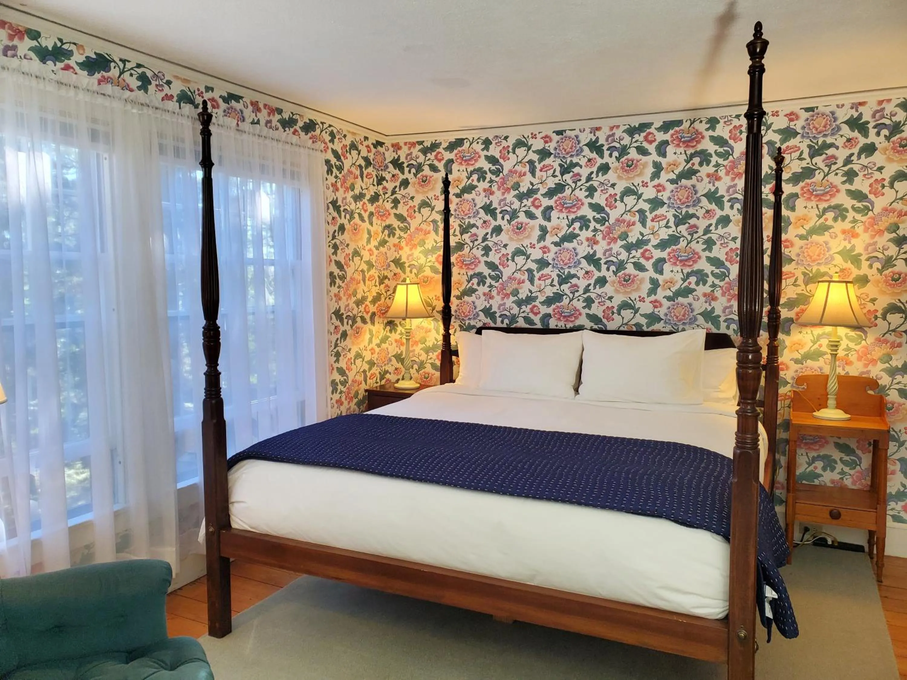 Bed in Harbourside Inn