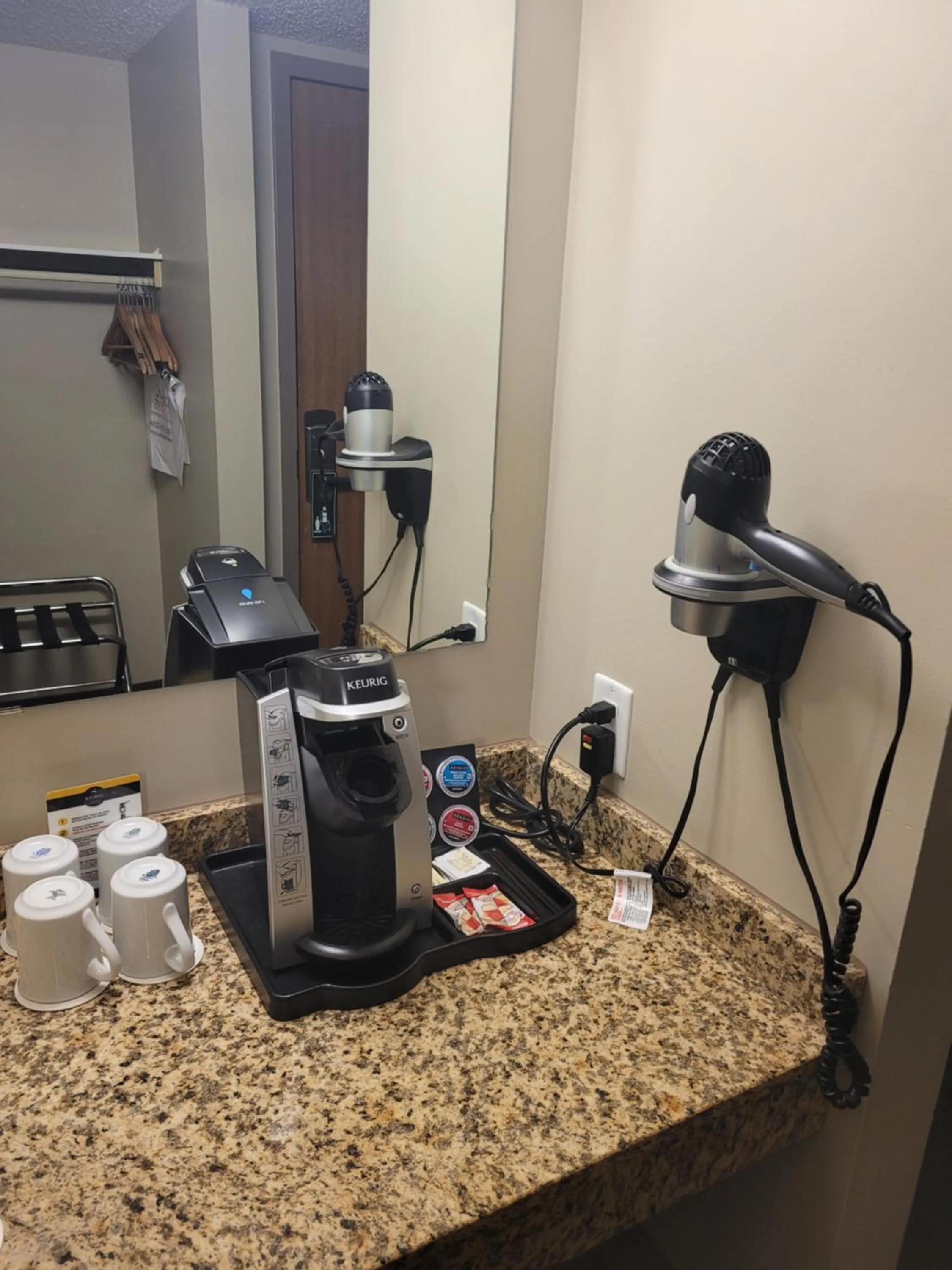 Coffee/tea facilities in BCMInns - Lloydminster