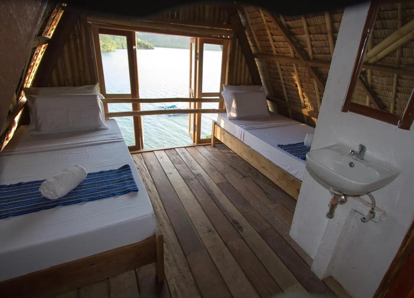Bed in Borac Bay Bungalows Hotel and Resort