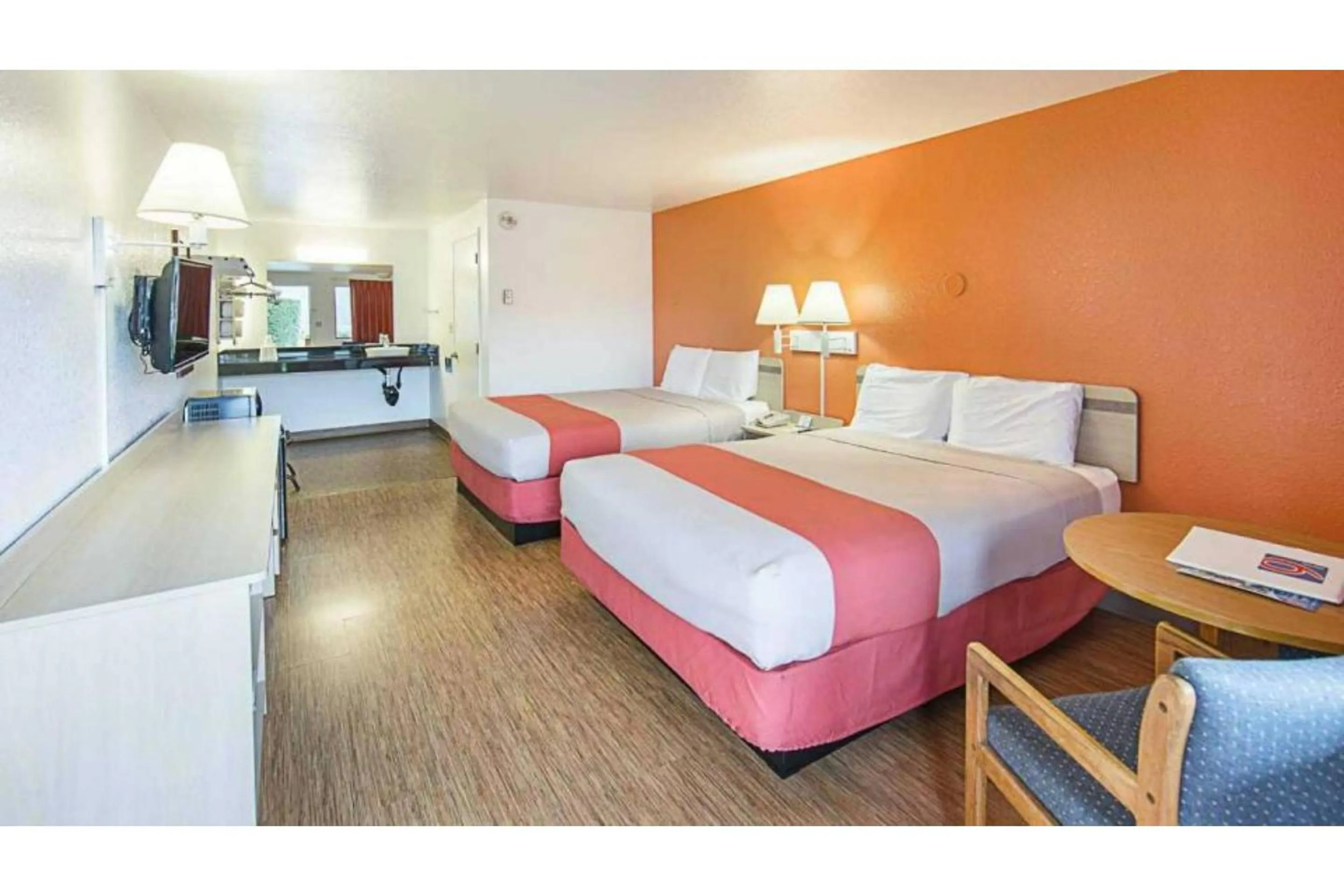 Bedroom, Bed in Motel 6 Gold Beach