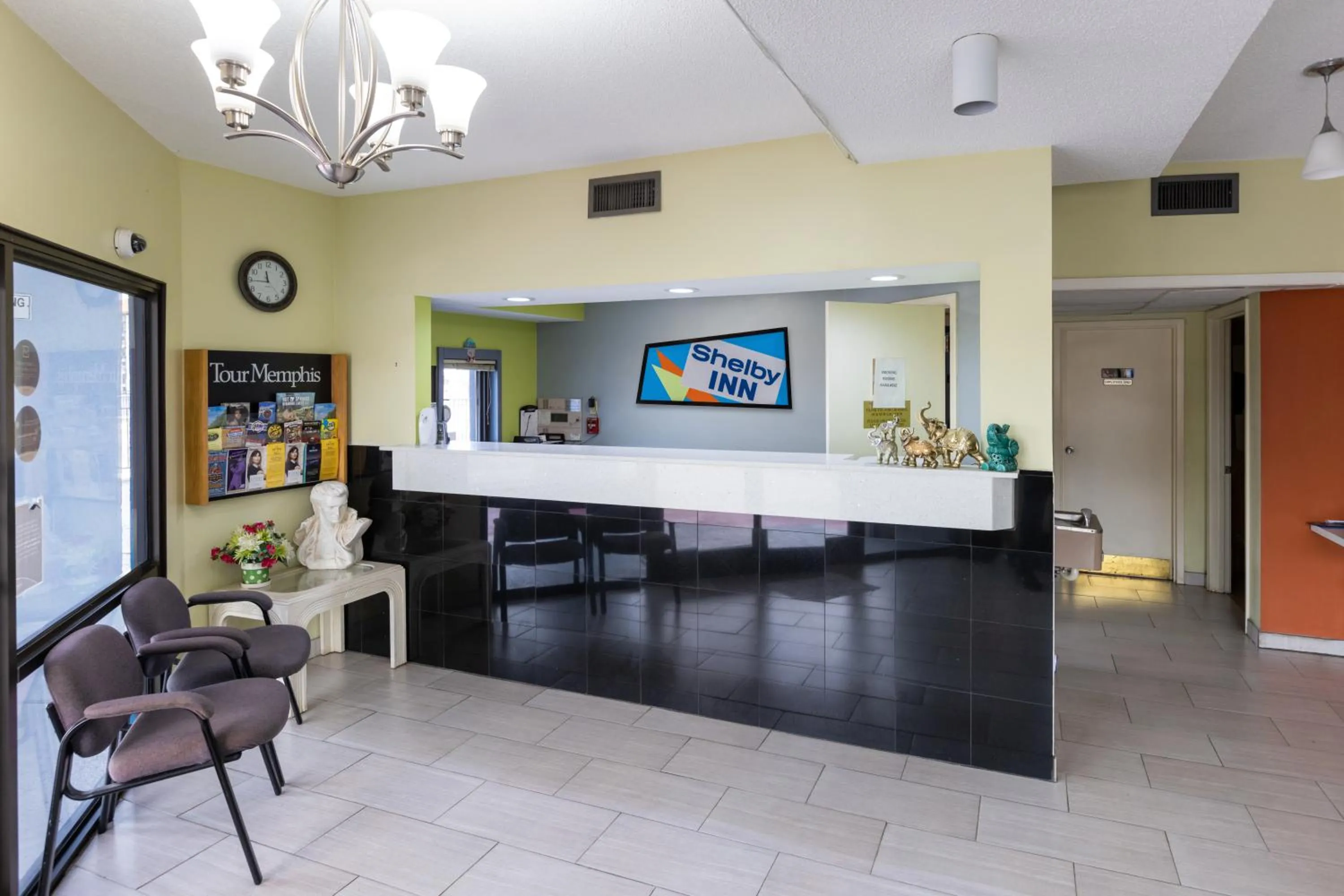 Lobby/Reception in Days Inn by Wyndham Memphis - I40 and Sycamore View