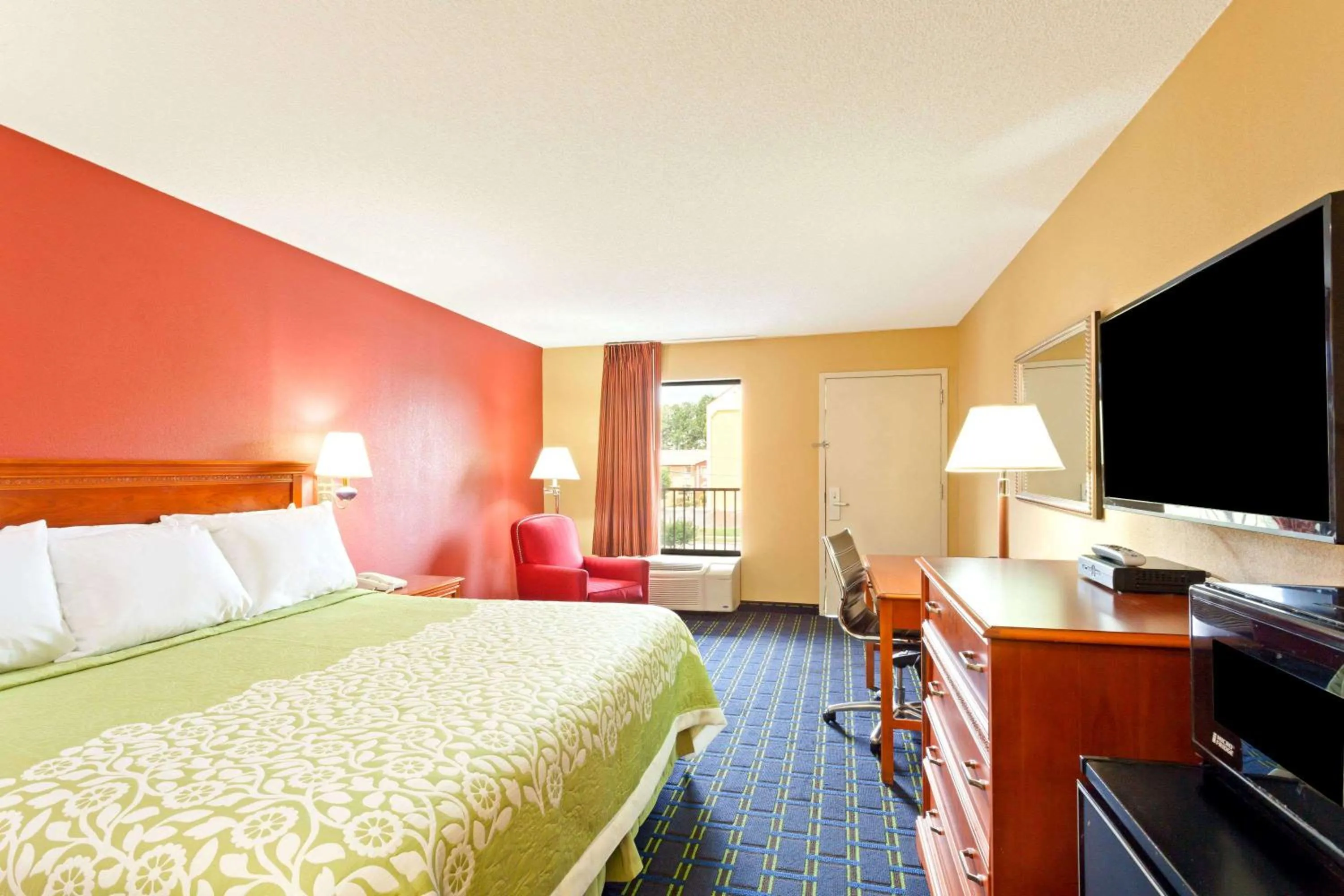 Photo of the whole room, Bed in Days Inn by Wyndham Memphis - I40 and Sycamore View