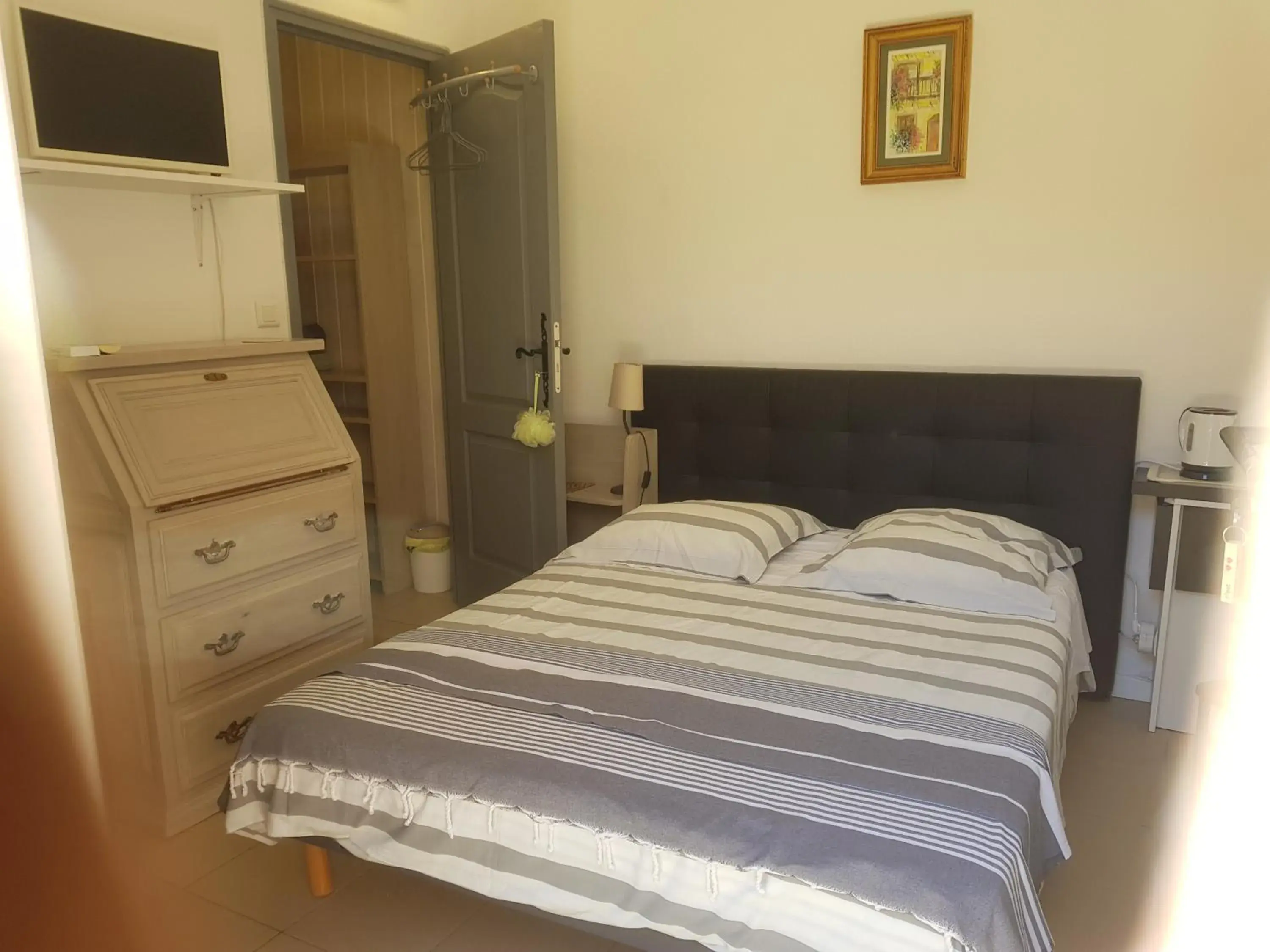 Double Room with Patio in Les Lézards 2 au Soleil Draguignan Double Room with Patio in Les Lézards 2 au Soleil Draguignan