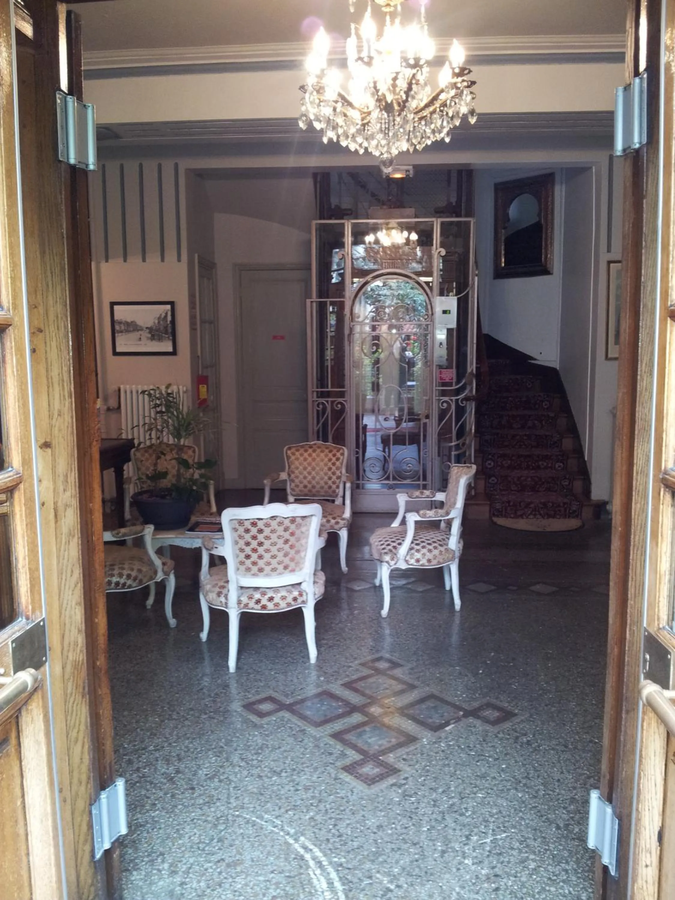 Lobby or reception in Hôtel Crystal Reims Centre