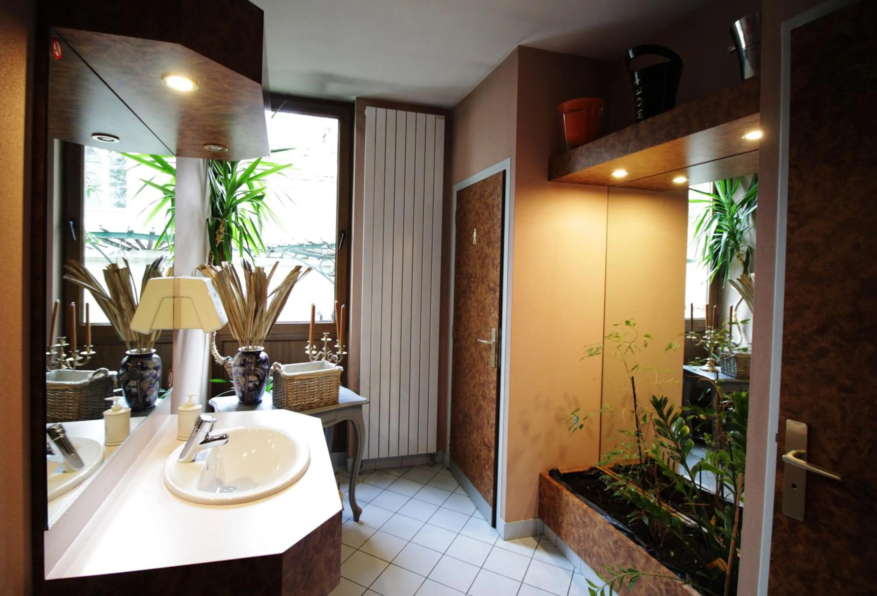 Area and facilities in Hôtel Crystal Reims Centre