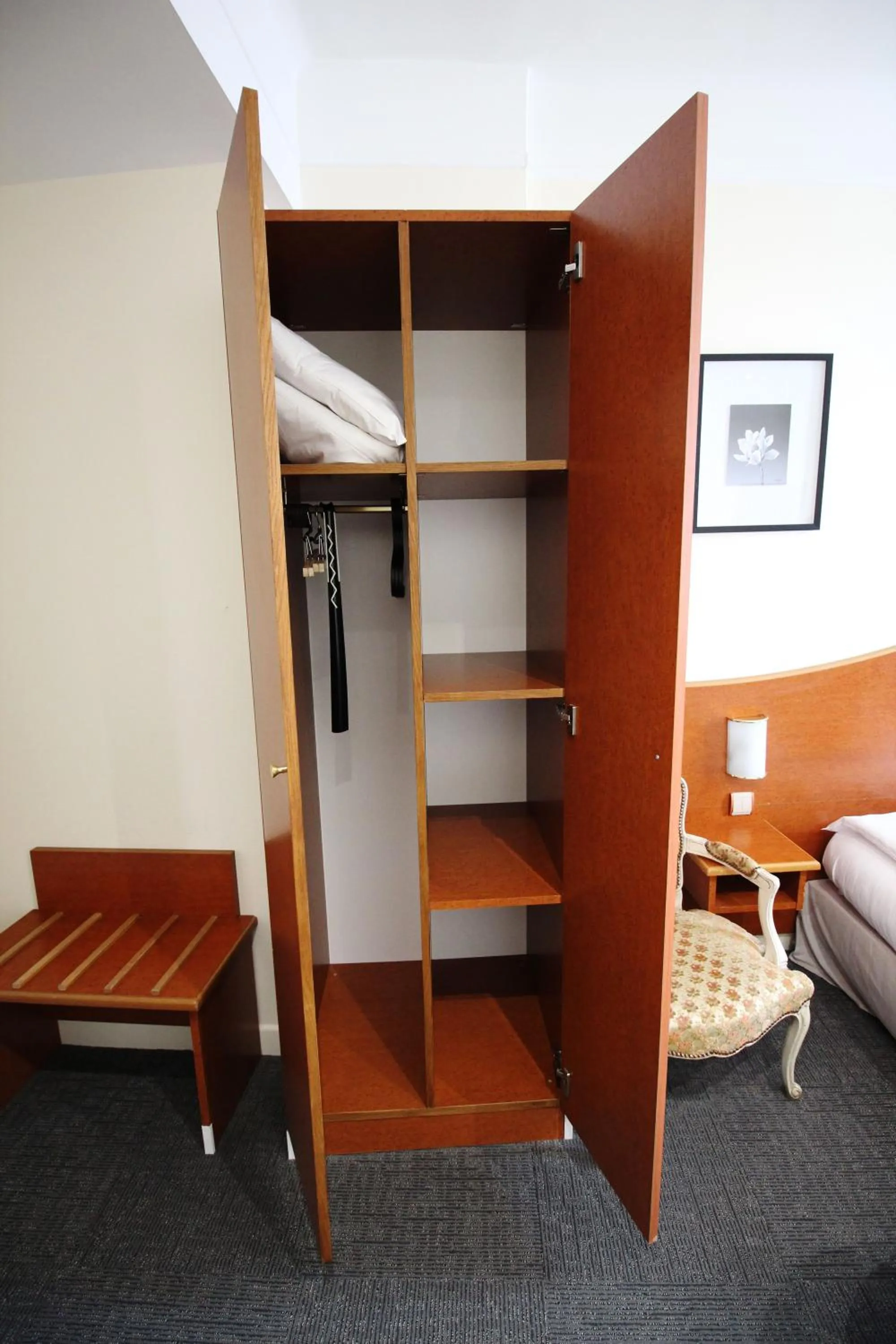 Bedroom, Bed in Hôtel Crystal Reims Centre
