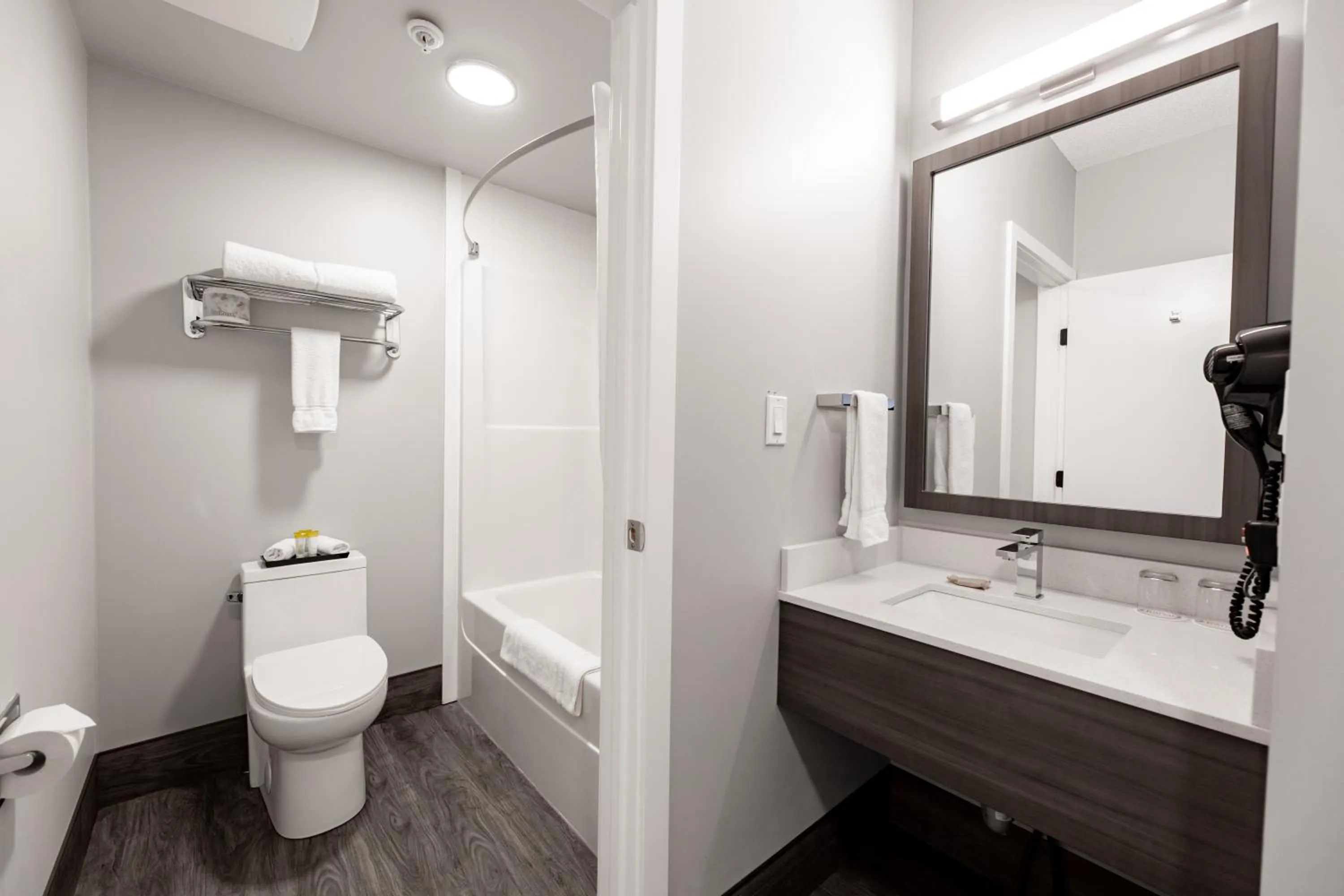 Shower in The Kanata by BCMInns - Hinton