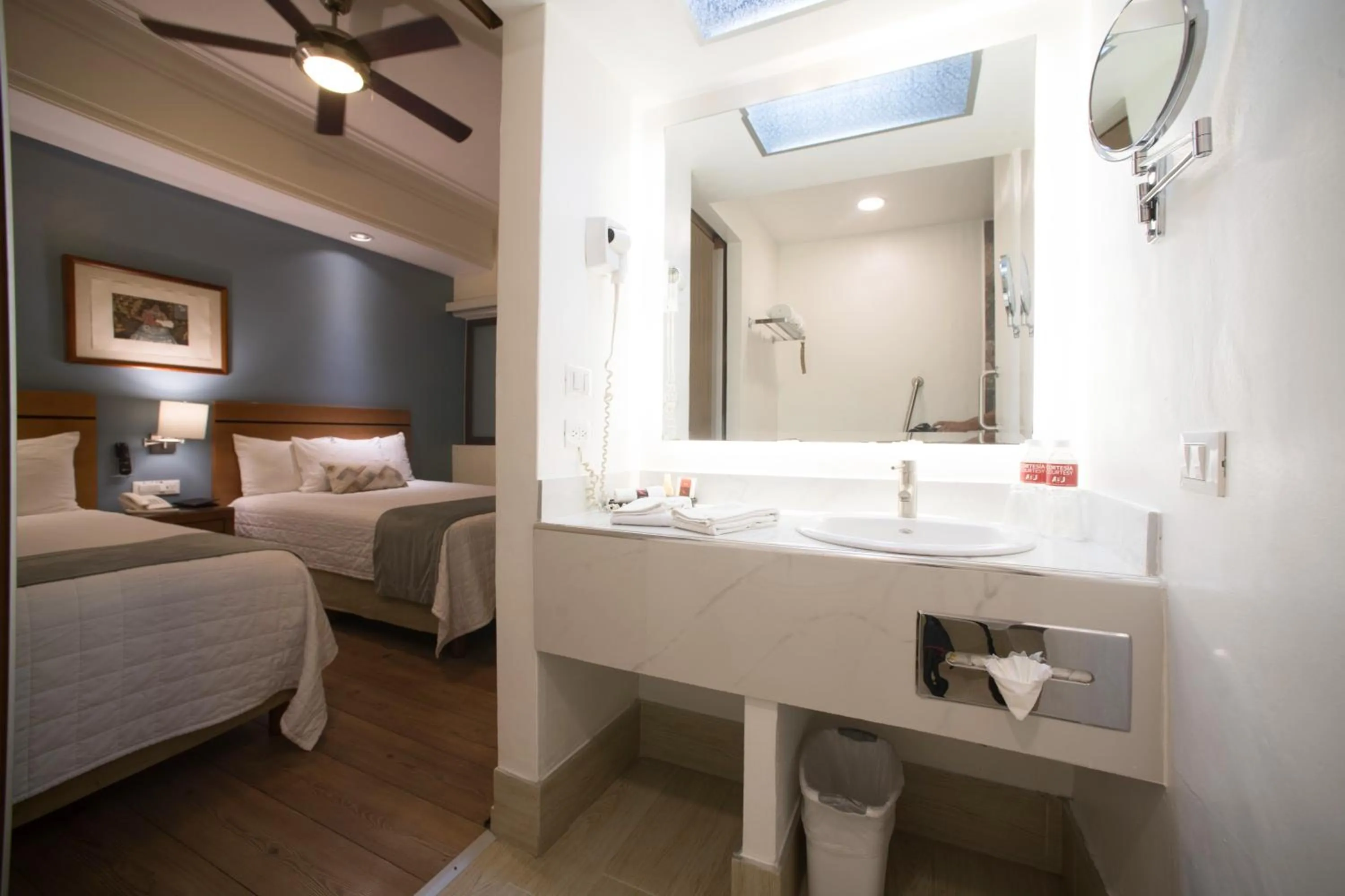 Bathroom, Bed in Hotel Abu