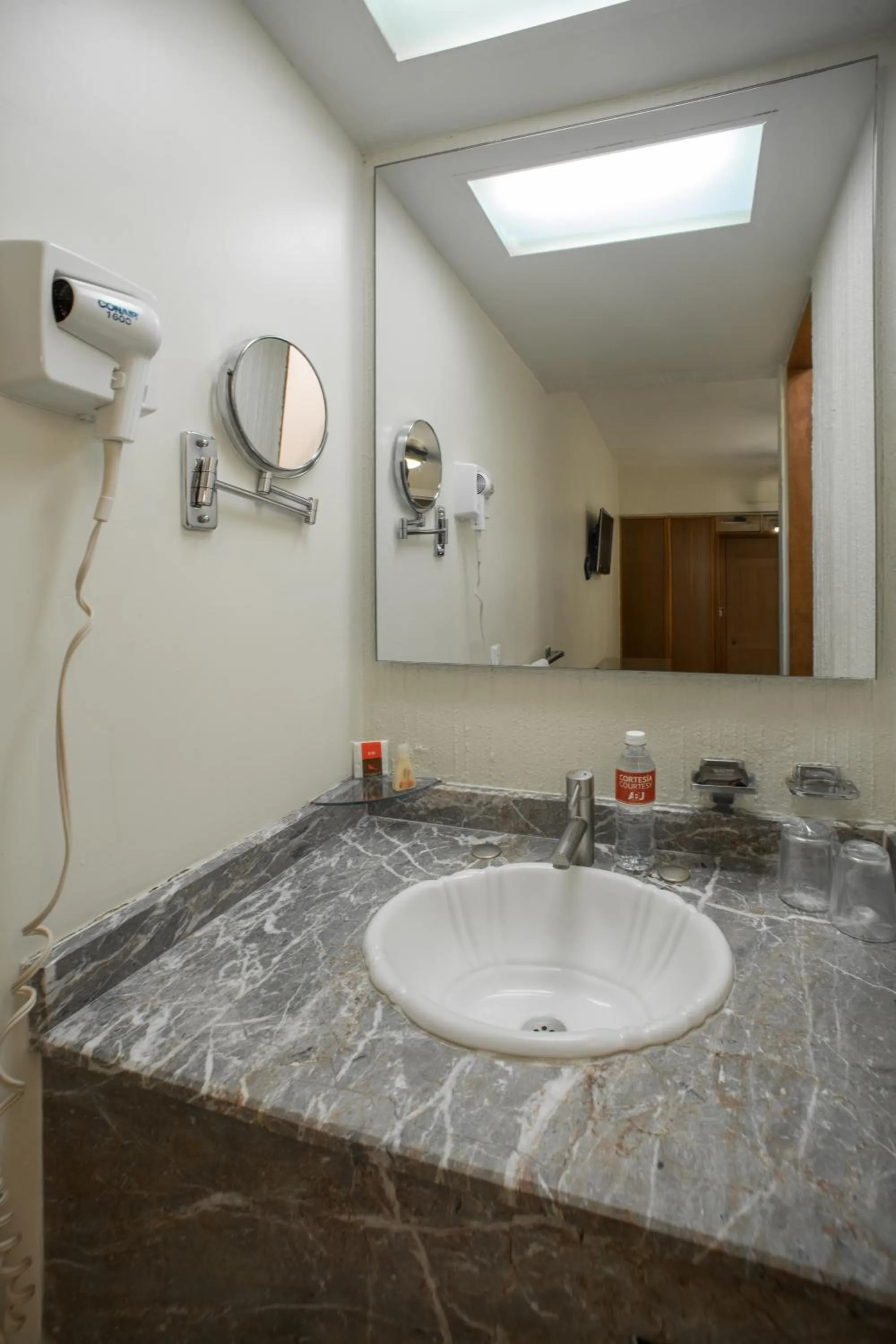 Bathroom in Hotel Abu