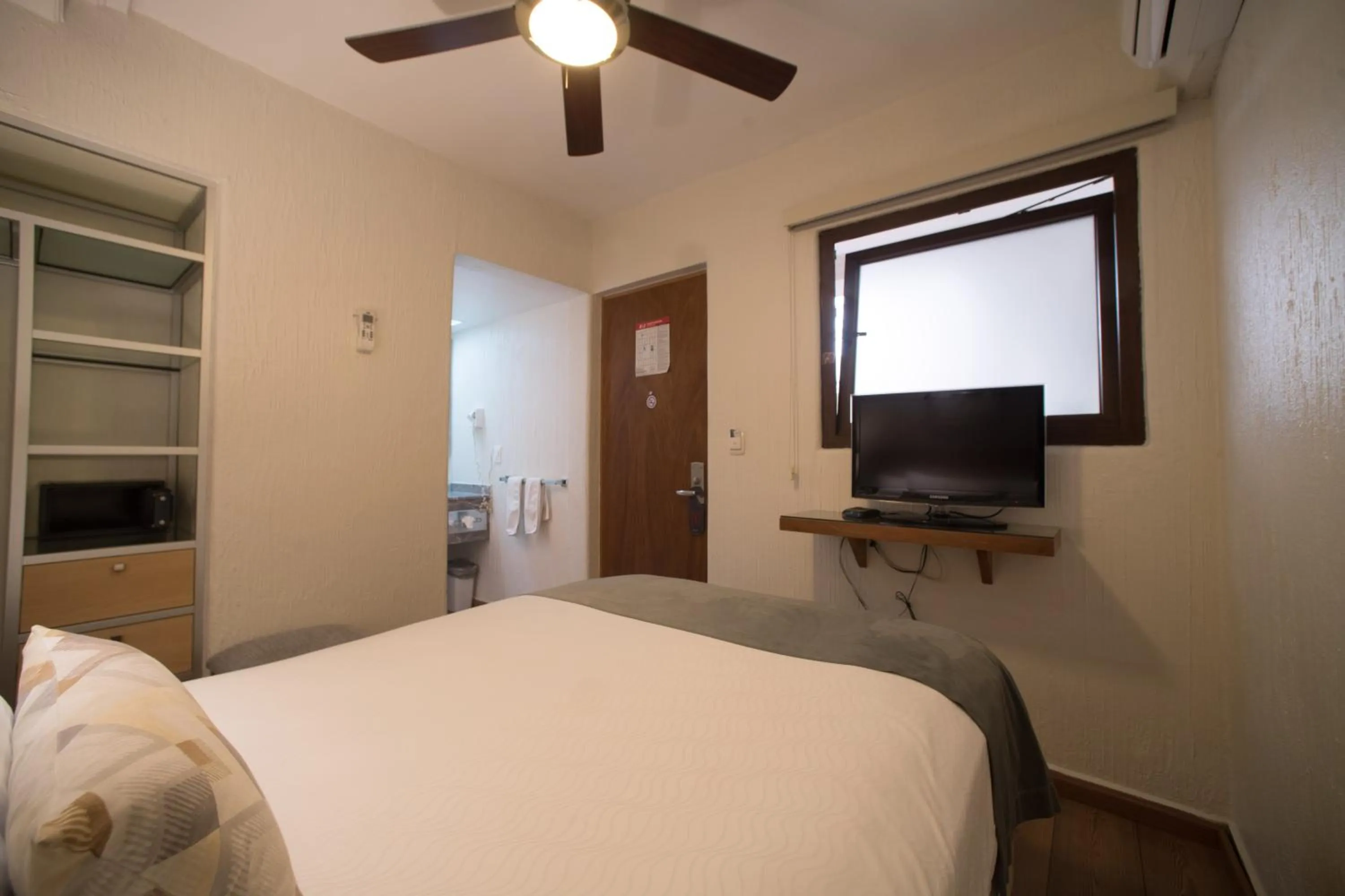 Photo of the whole room, Bed in Hotel Abu