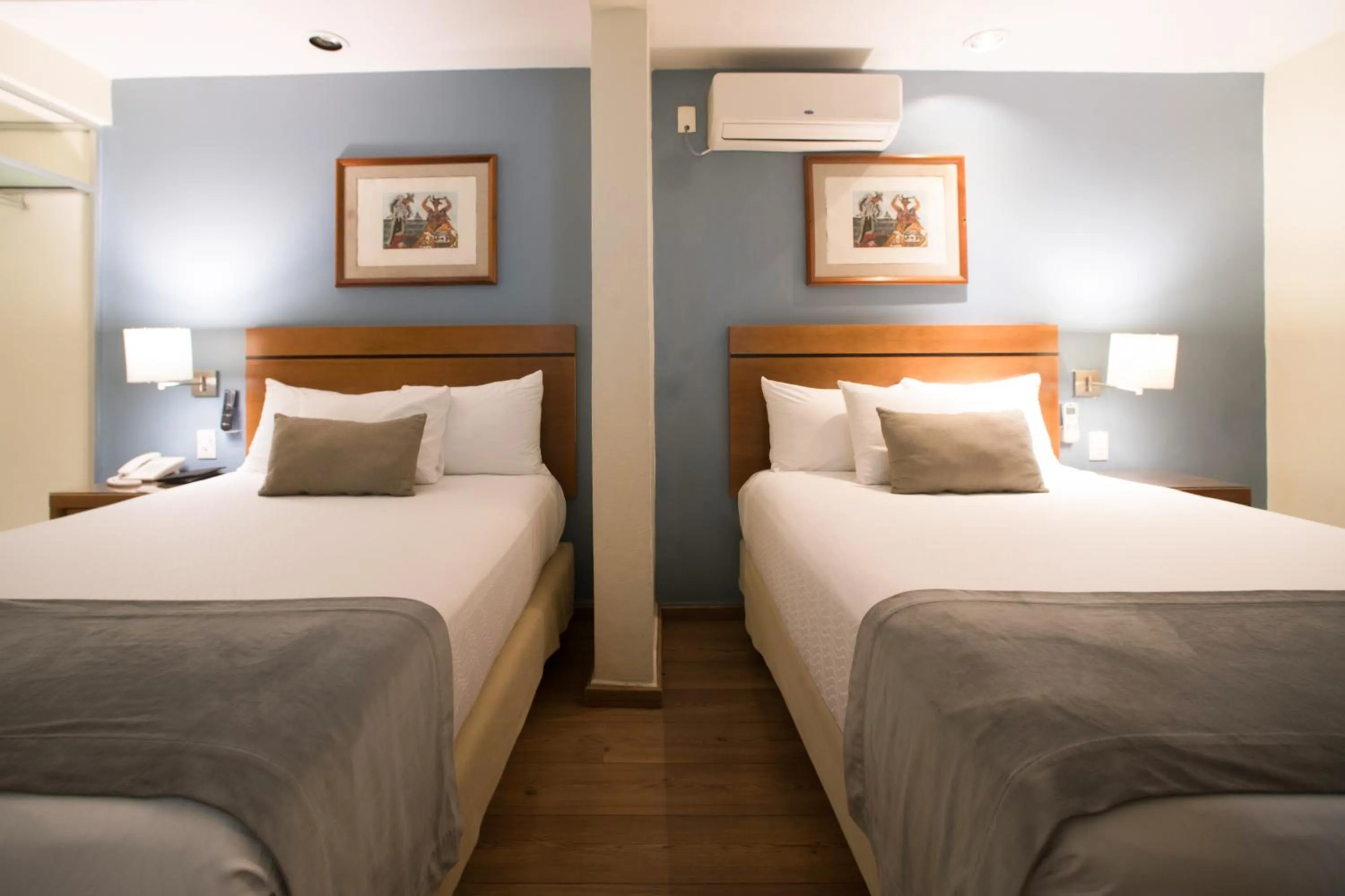 Photo of the whole room, Bed in Hotel Abu