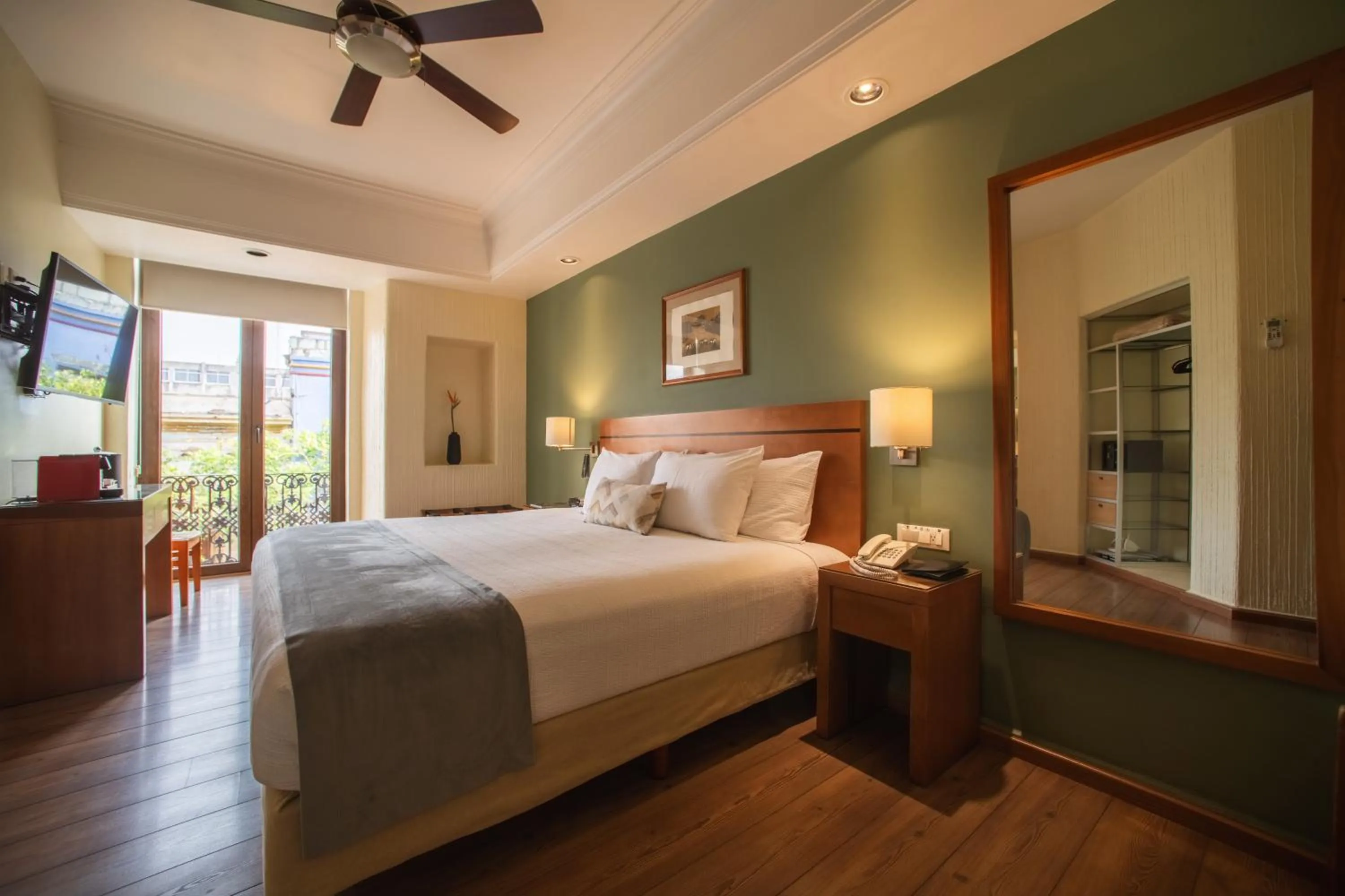 Balcony/Terrace, Bed in Hotel Abu