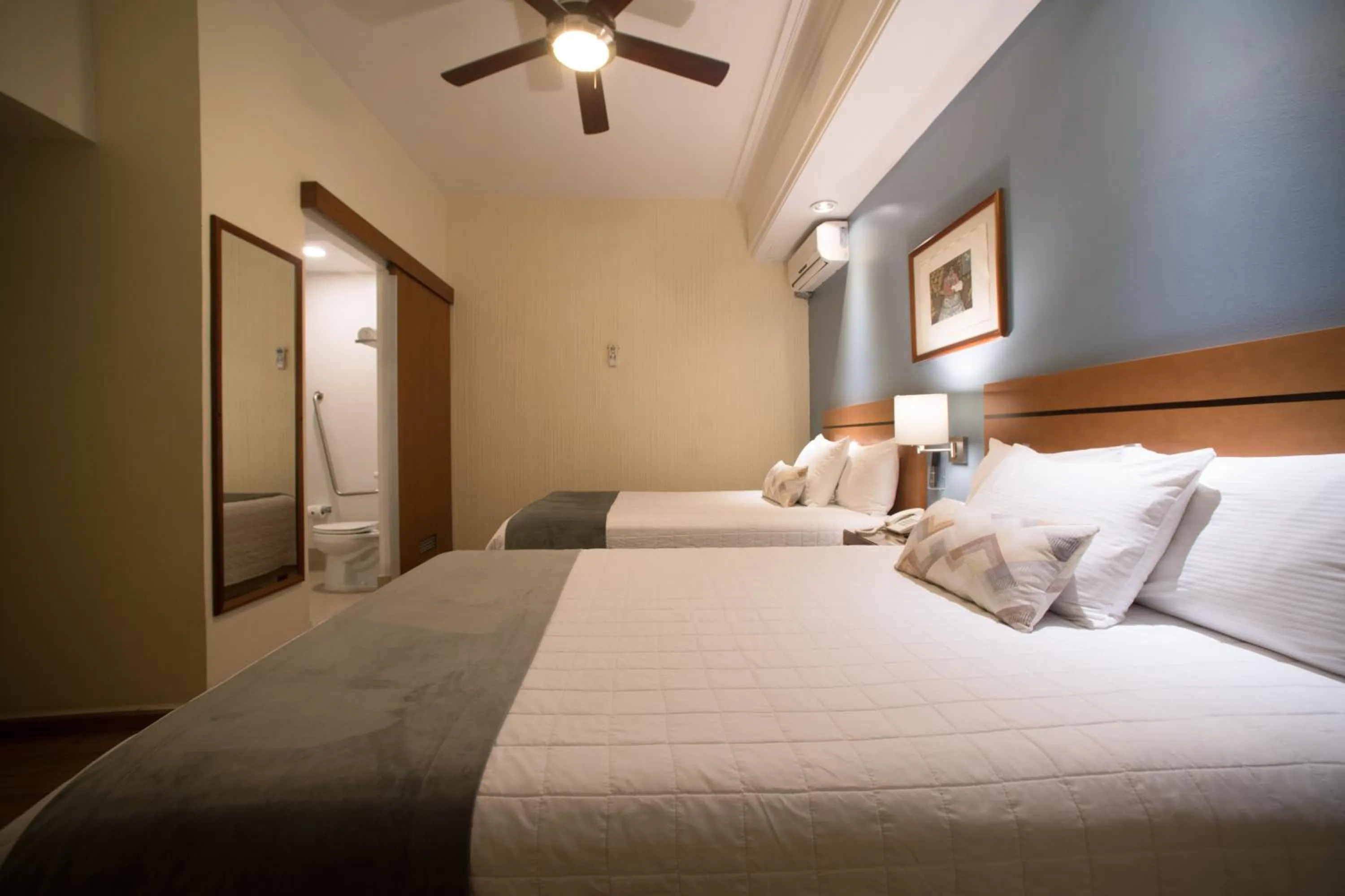 Facility for disabled guests, Bed in Hotel Abu