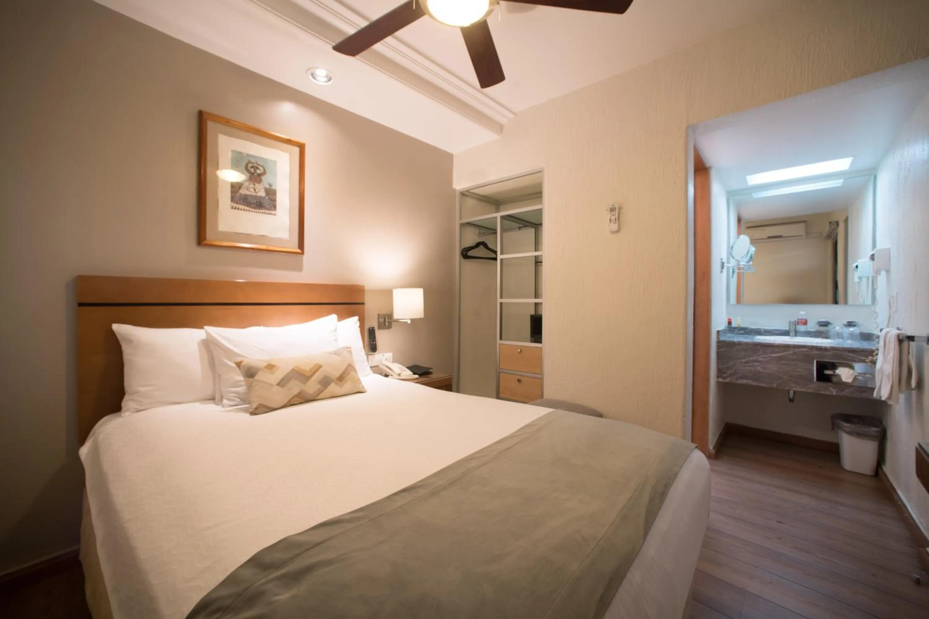 Photo of the whole room, Bed in Hotel Abu