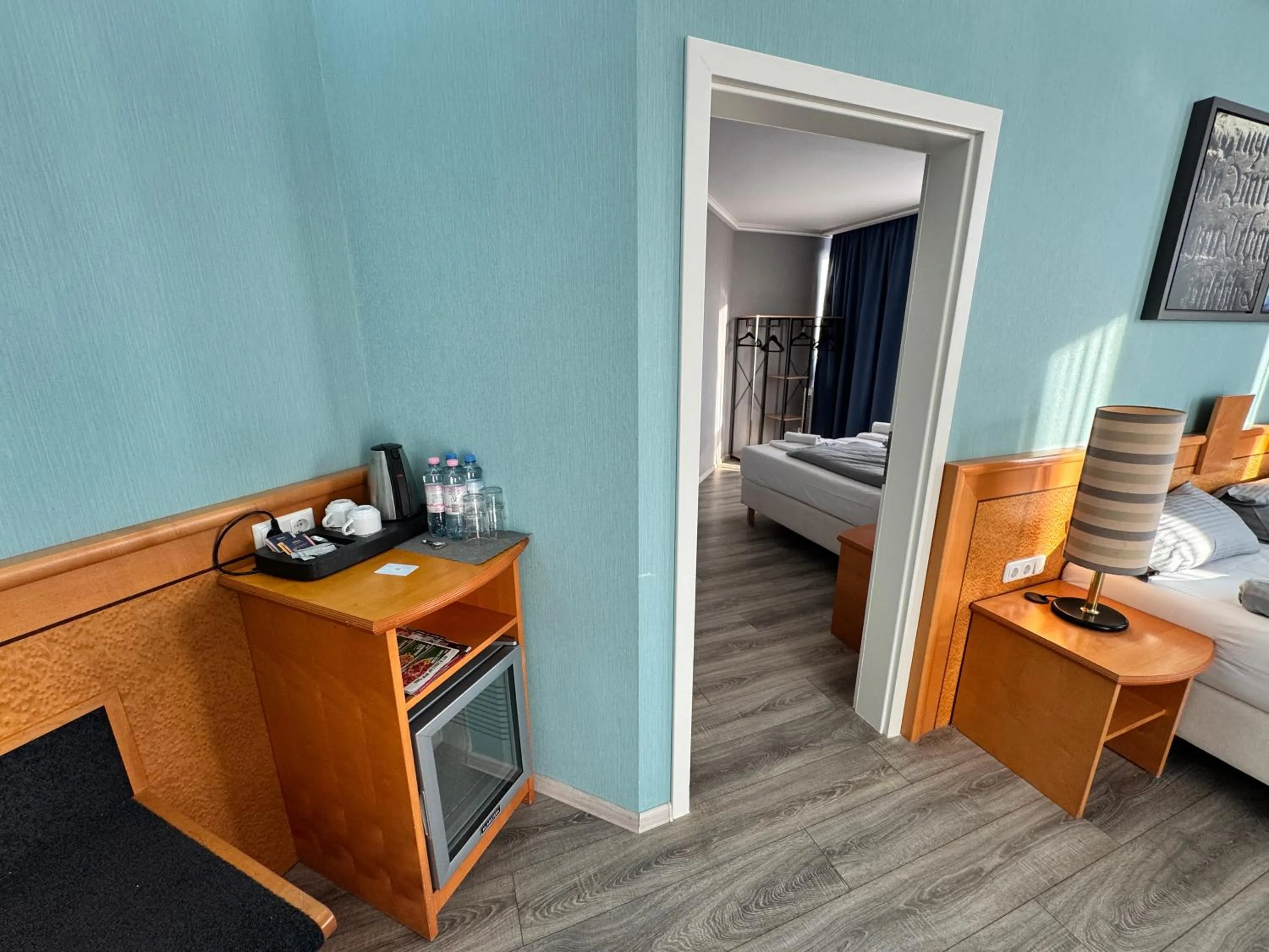 Coffee/tea facilities, Bed in Parkhotel Viktoria