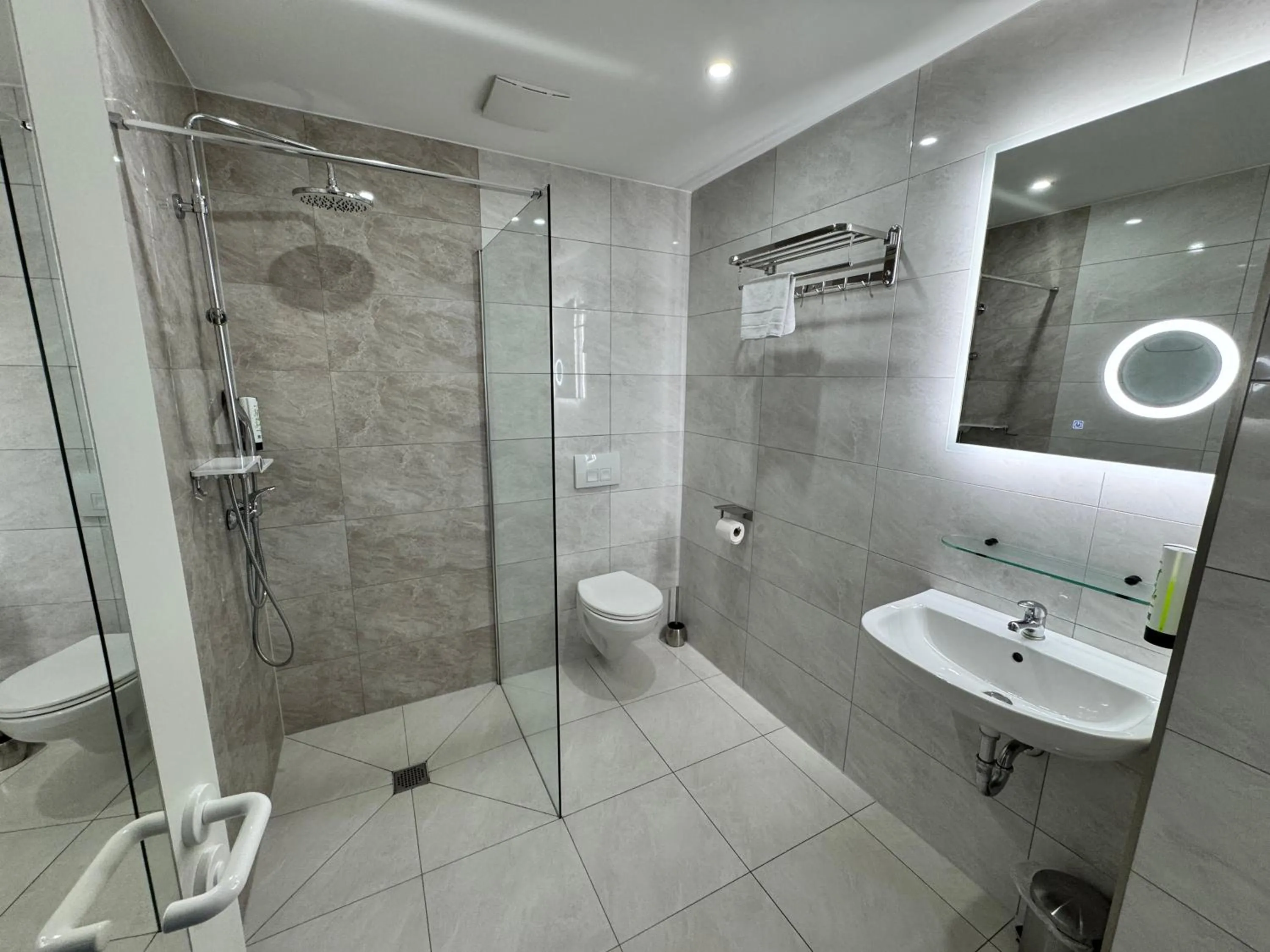 Shower in Parkhotel Viktoria