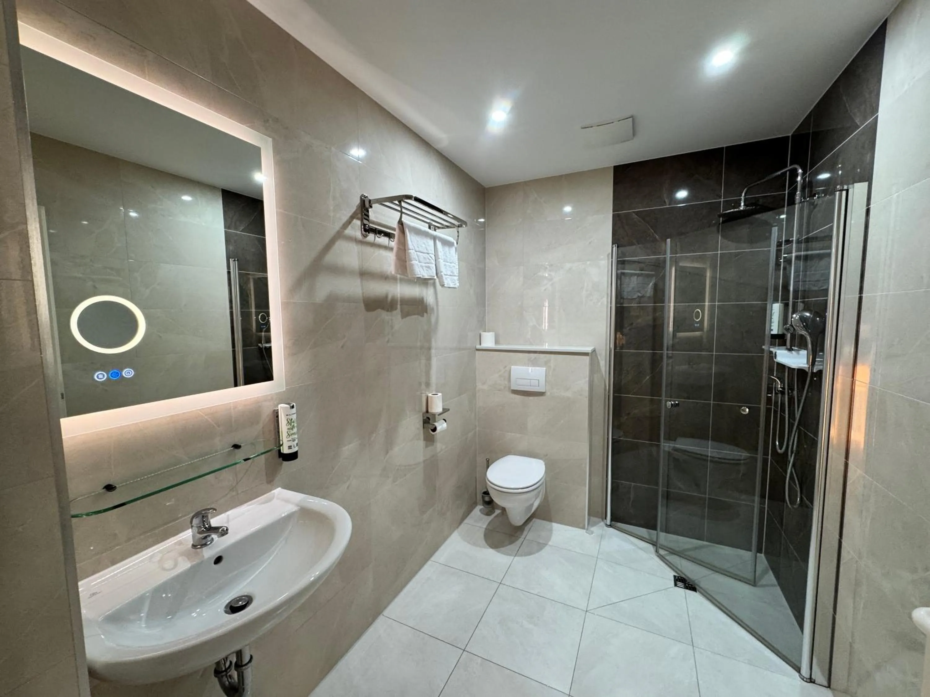 Shower in Parkhotel Viktoria