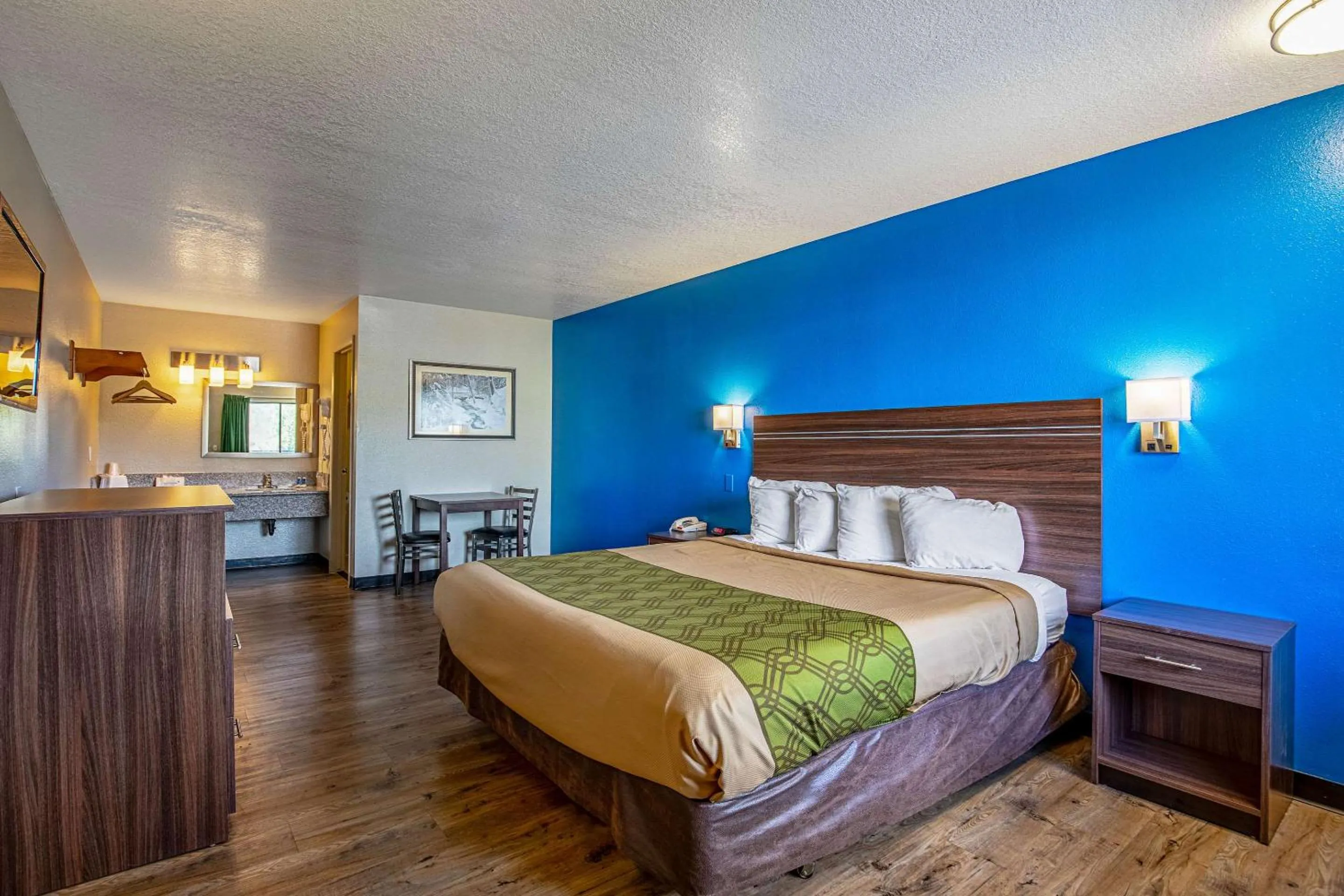 Photo of the whole room, Bed in Rodeway Inn St George North - Near Pioneer Park