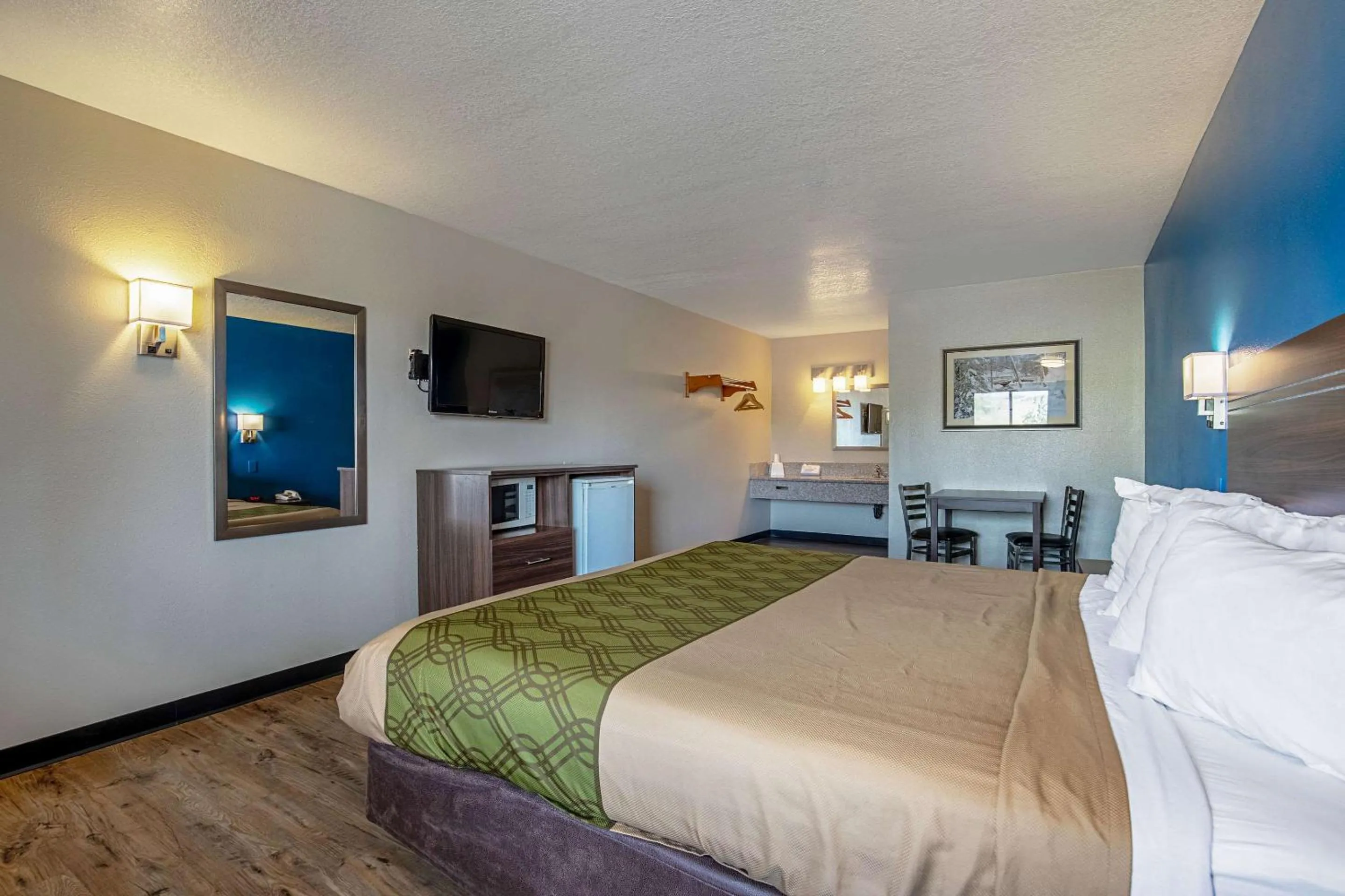 Photo of the whole room, Bed in Rodeway Inn St George North - Near Pioneer Park