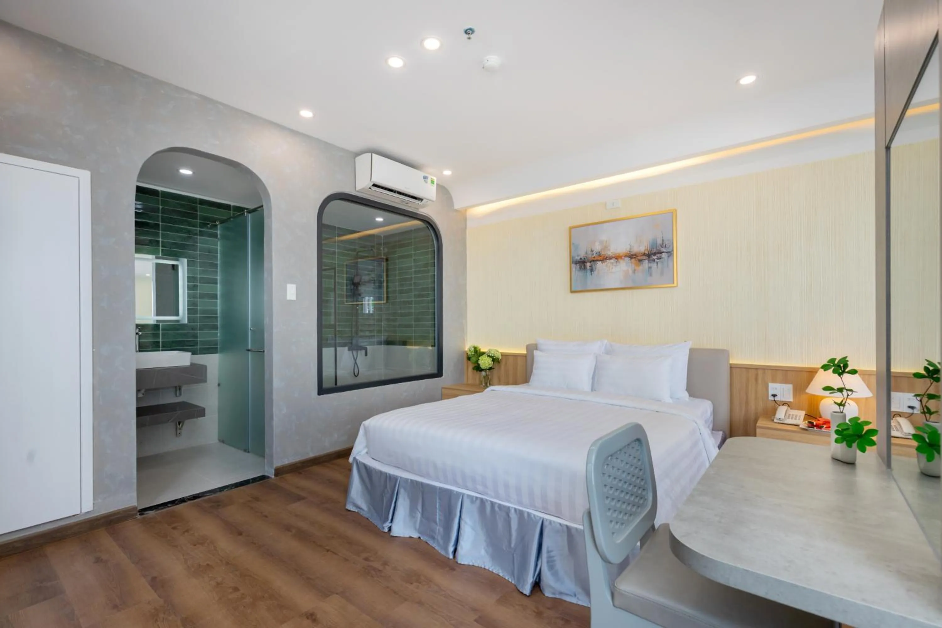Bathroom, Bed in ONE SEASON BOUTIQUE HOTEL Vung Tau - BEACHFRONT