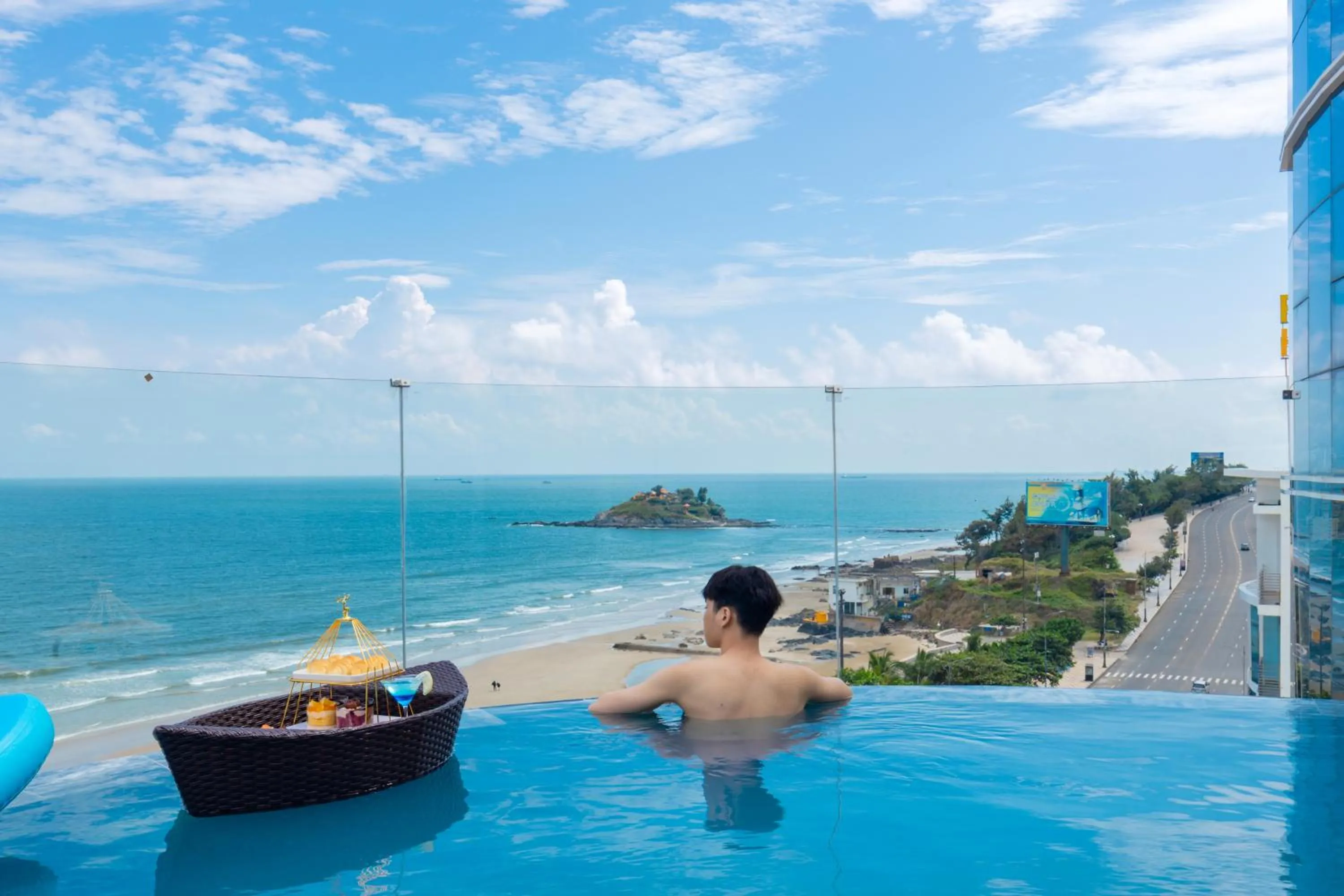 Swimming pool in ONE SEASON BOUTIQUE HOTEL Vung Tau - BEACHFRONT