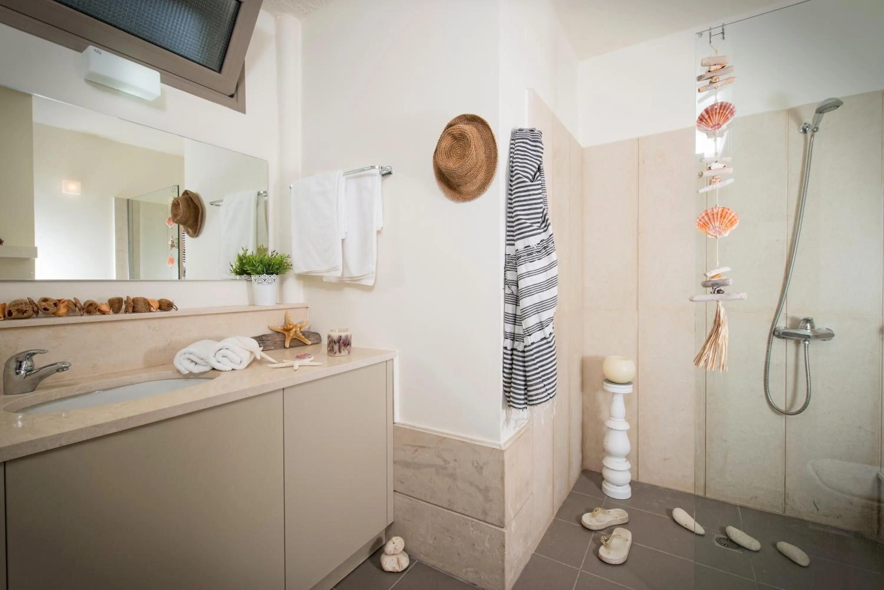 Bathroom in Skajado Holiday Apartments