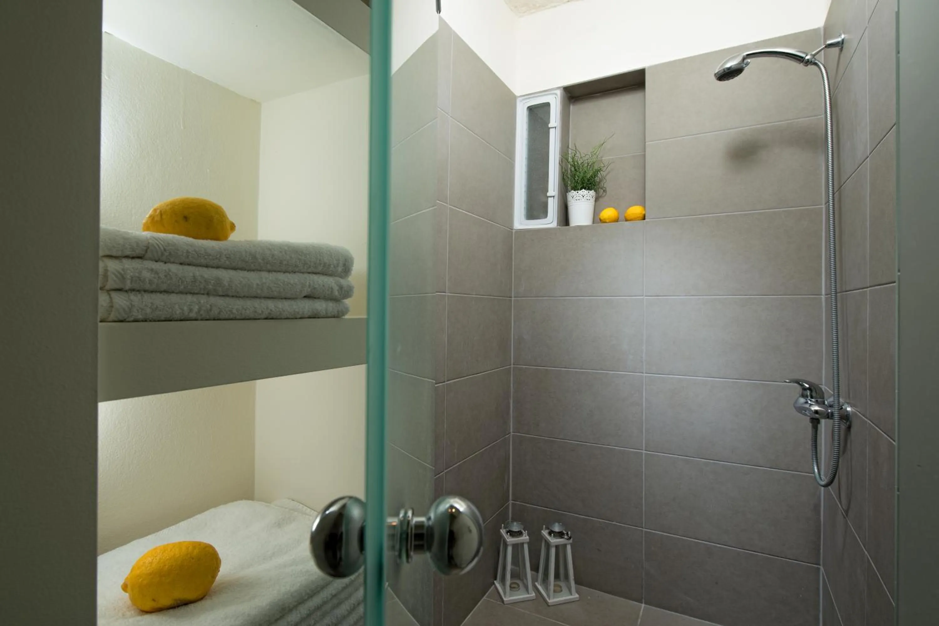 Shower in Skajado Holiday Apartments