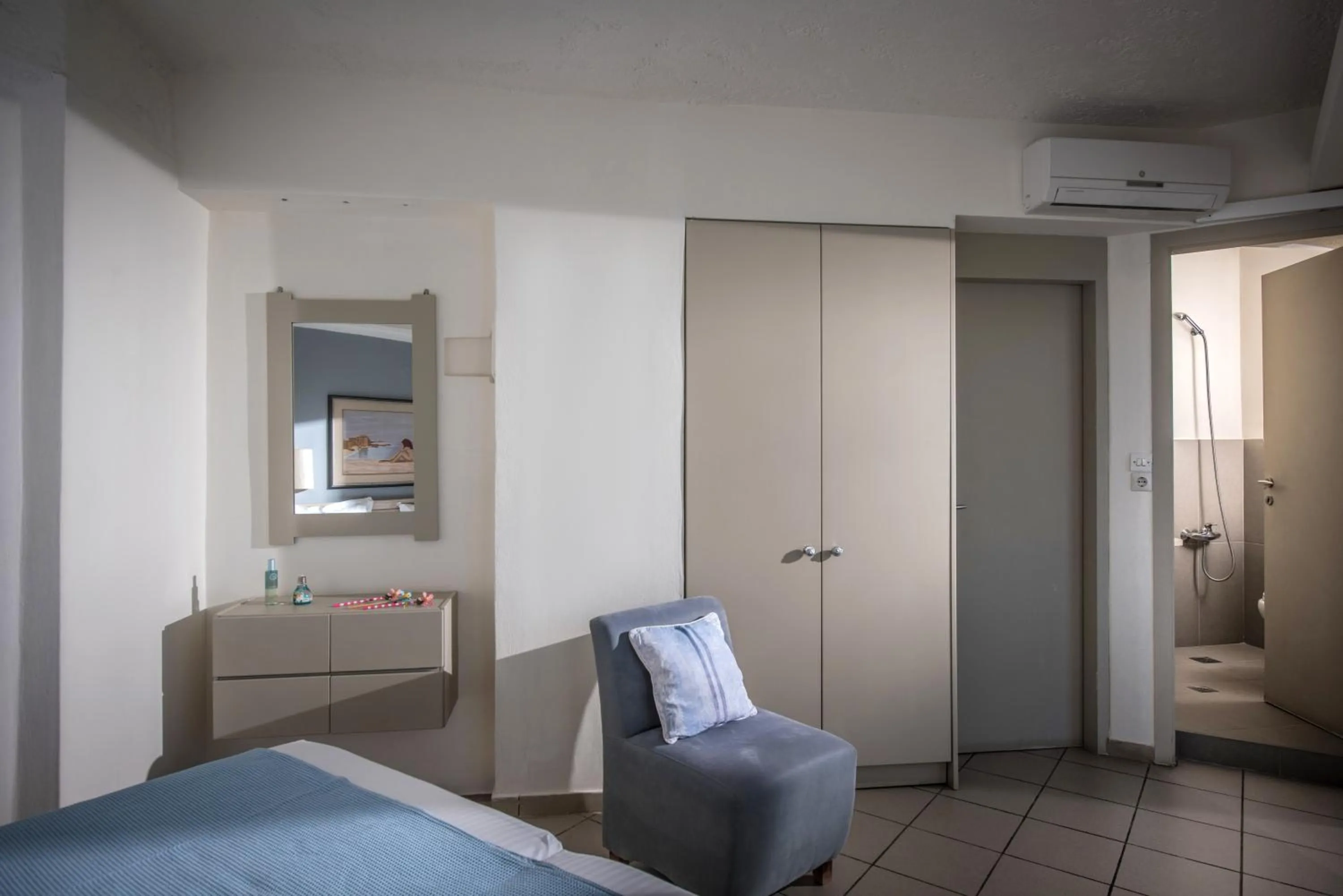 Bathroom, Bed in Skajado Holiday Apartments