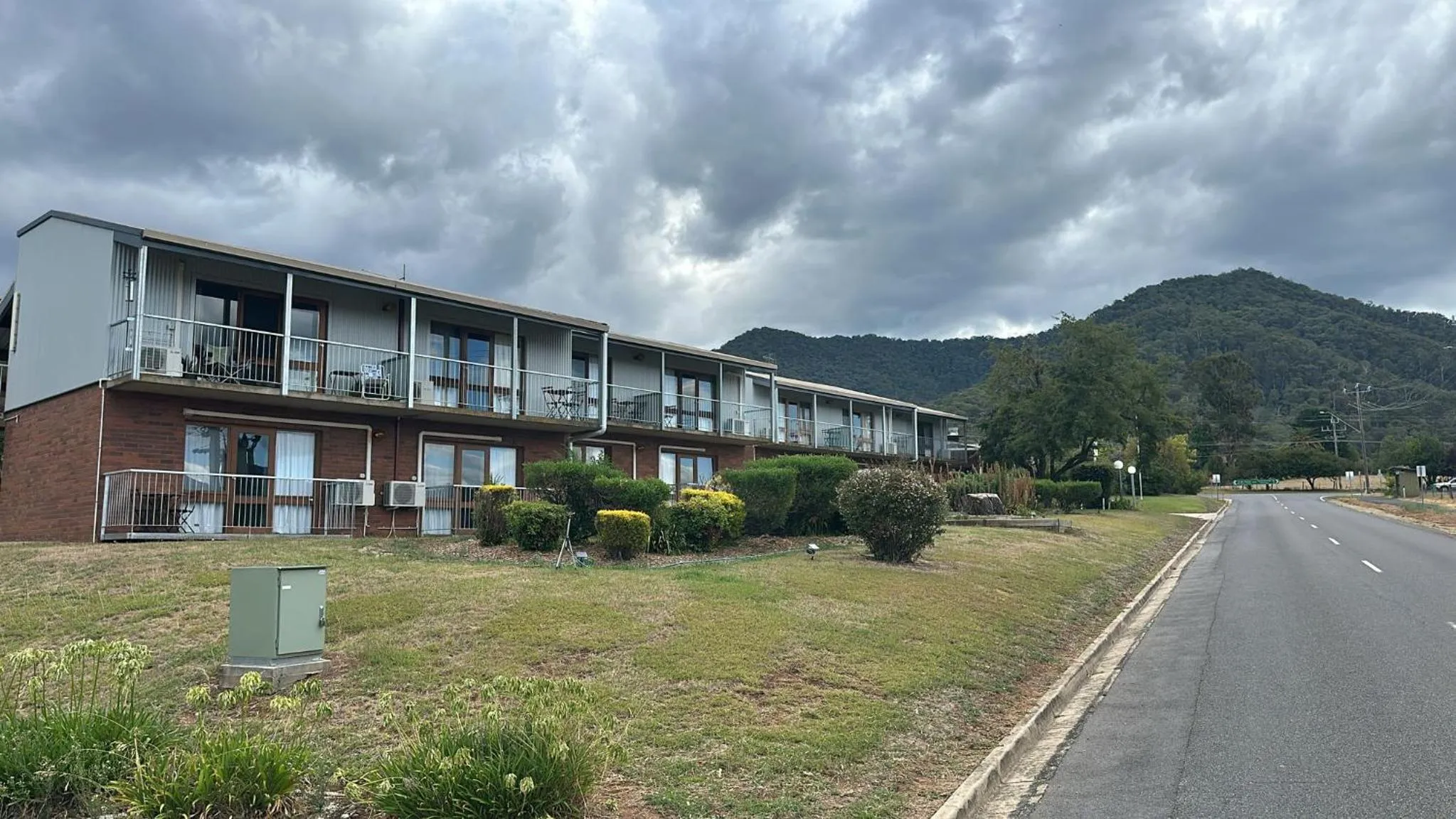 Mountain Creek Motel Bar & Restaurant