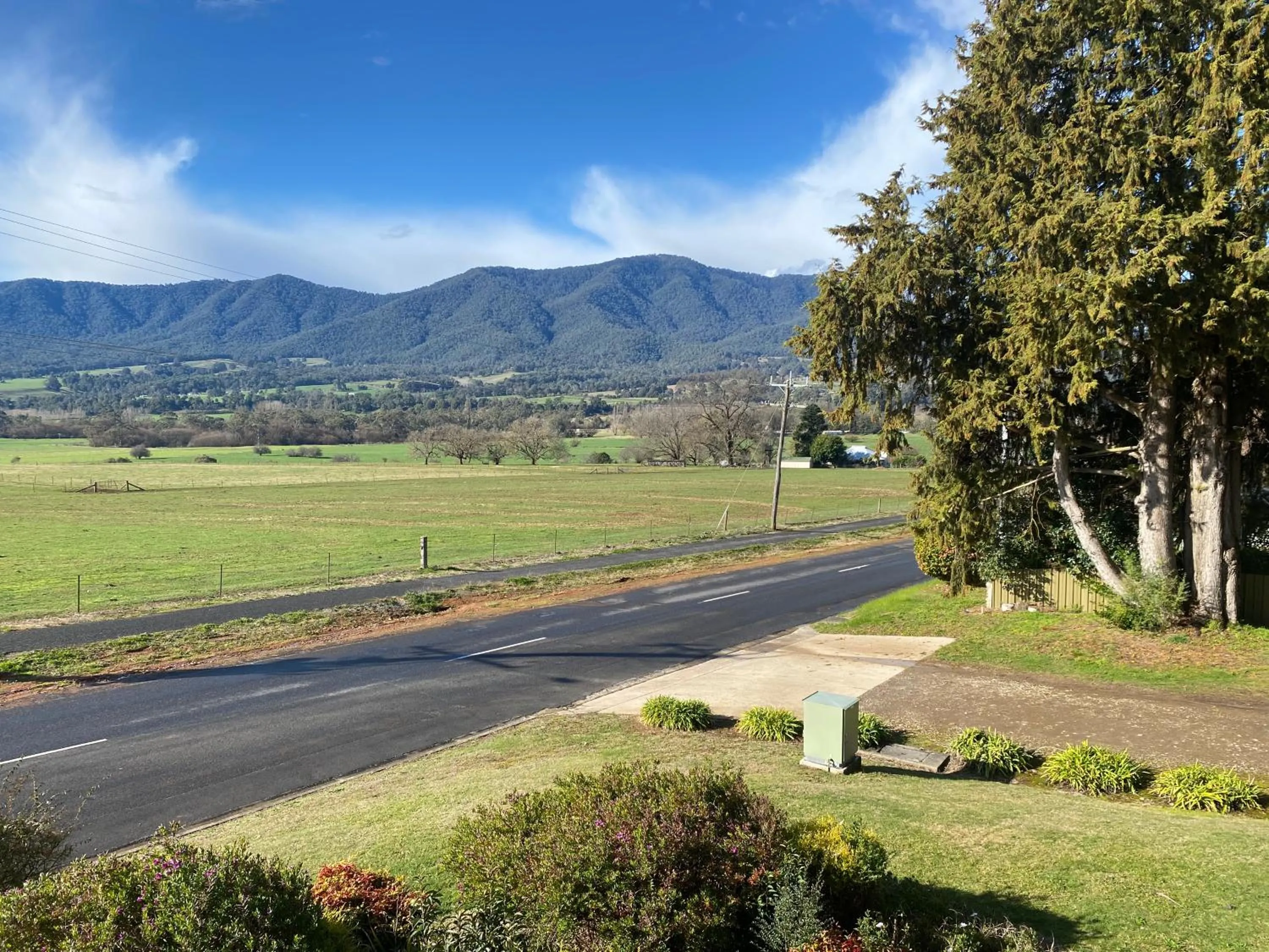 Mountain Creek Motel Bar & Restaurant