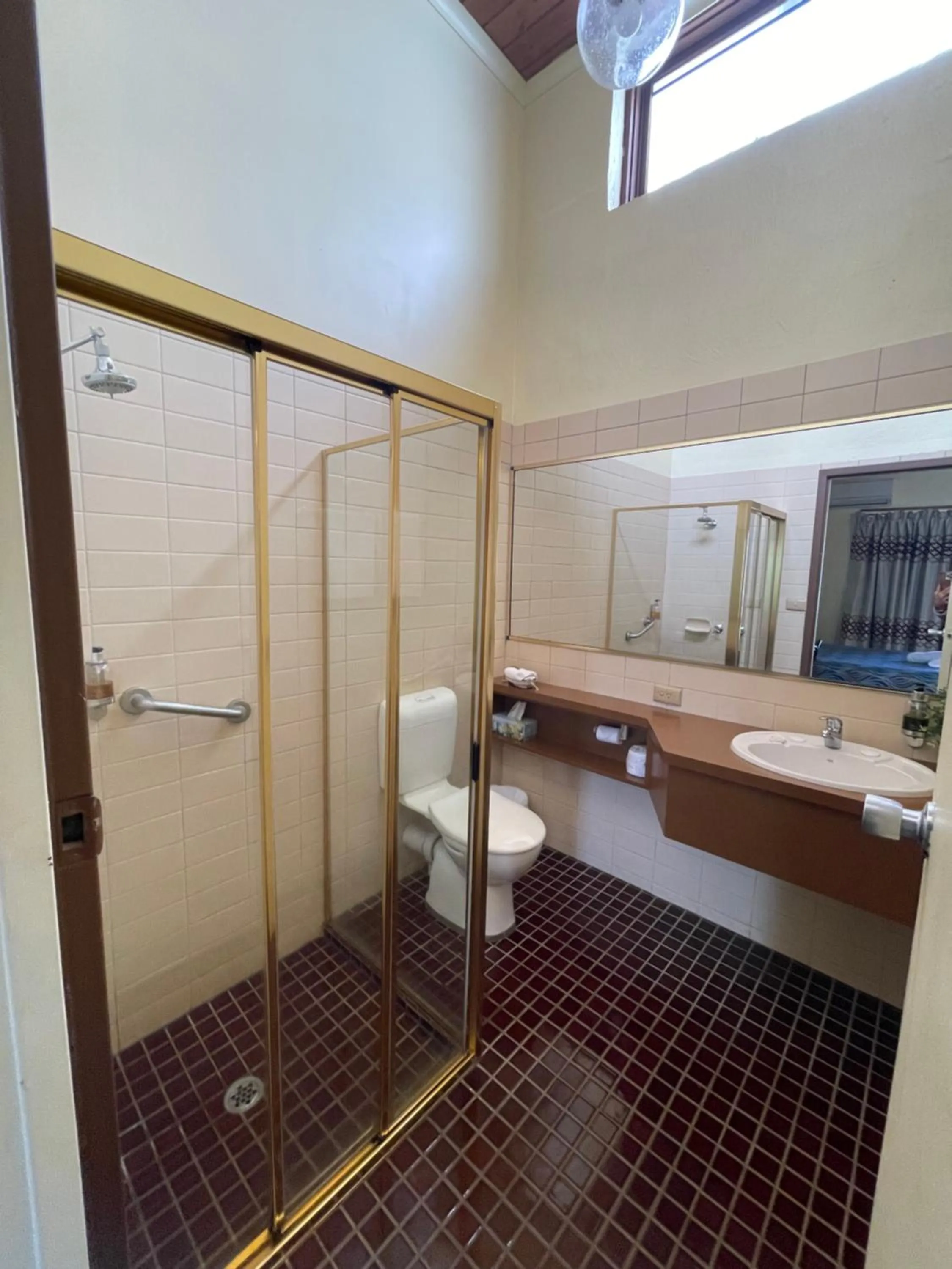 Mountain Creek Motel Bar & Restaurant