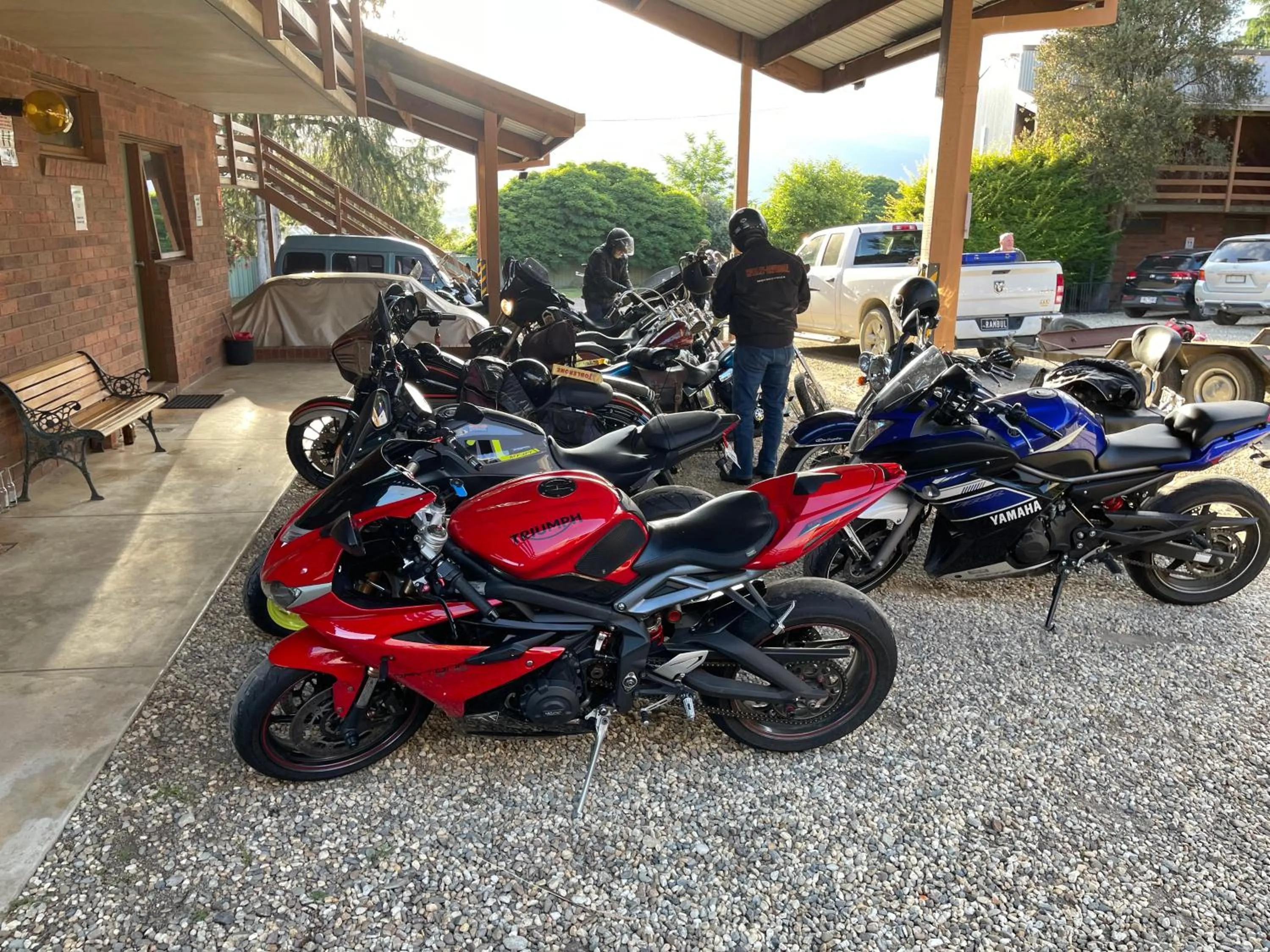 Mountain Creek Motel Bar & Restaurant