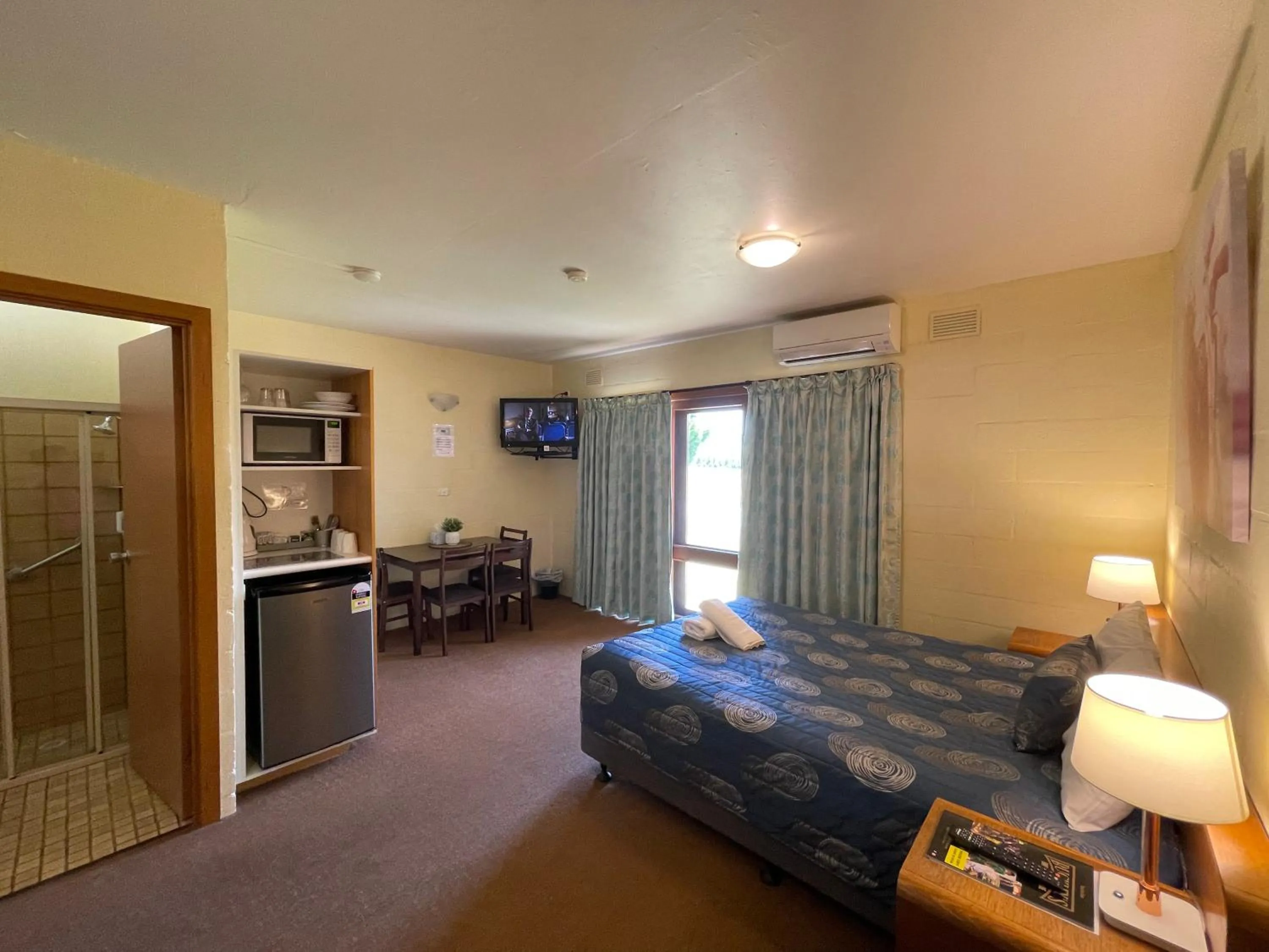 Mountain Creek Motel Bar & Restaurant