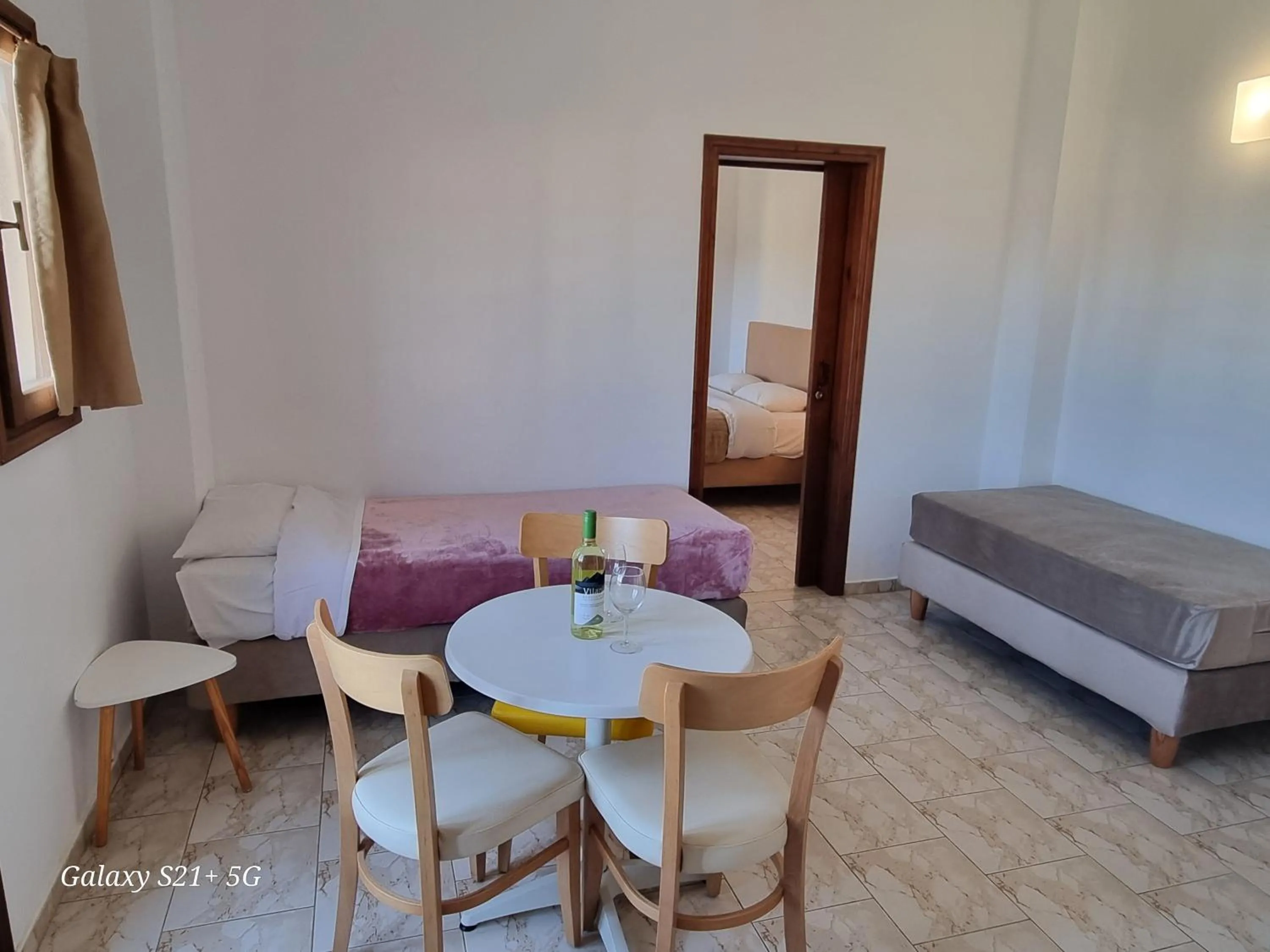 Living room, Bed in Arhodiko Hotel