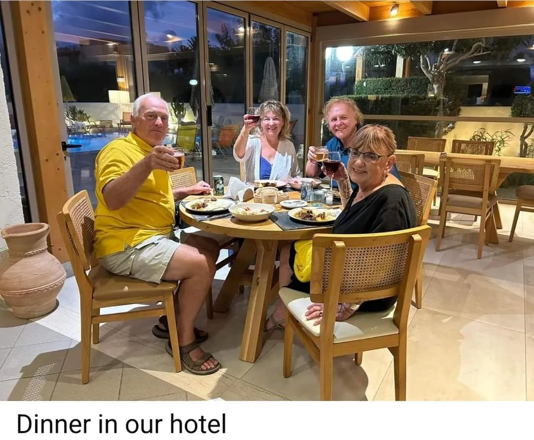 Restaurant/places to eat in Arhodiko Hotel