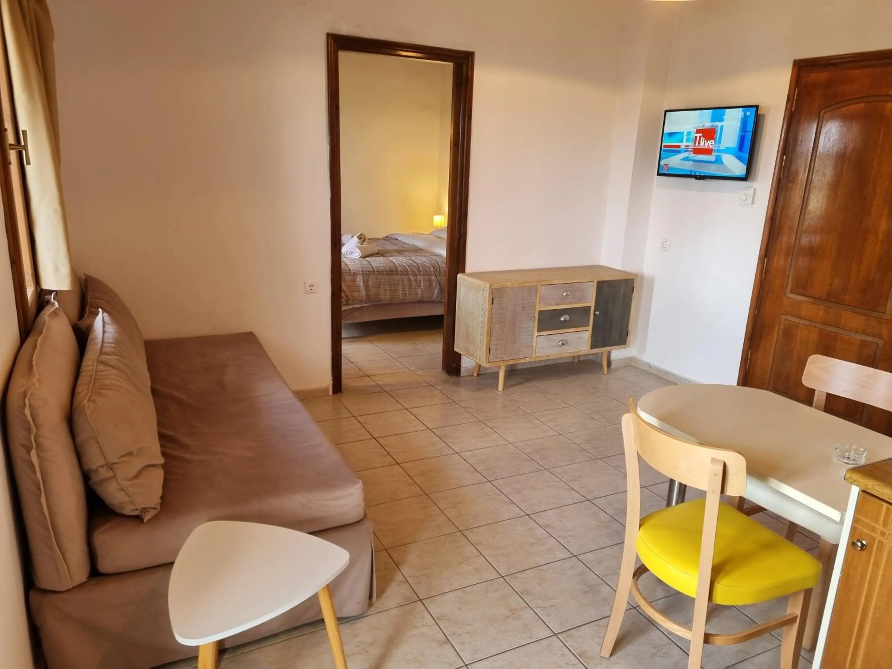 Living room, Bed in Arhodiko Hotel