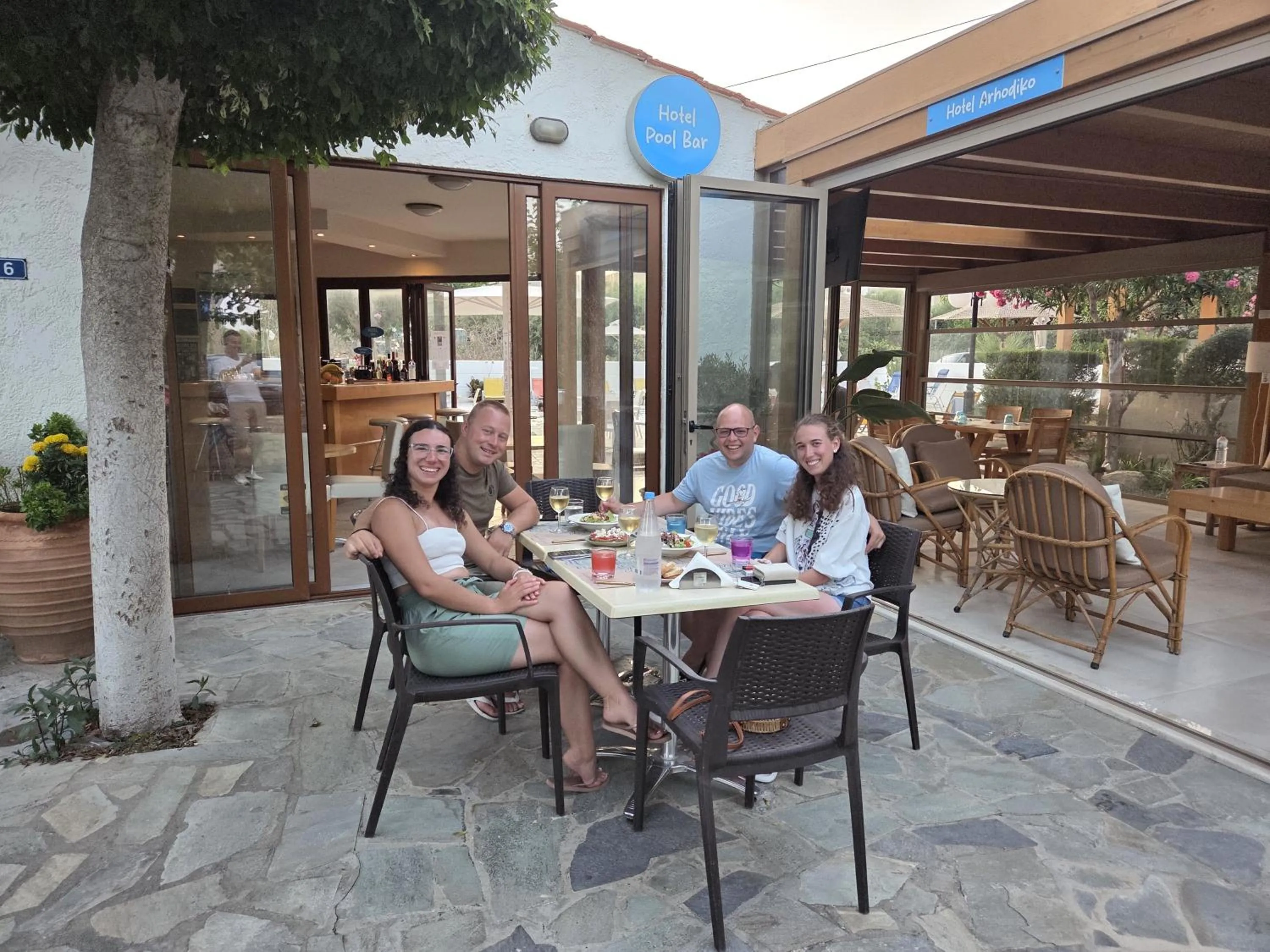 Restaurant/places to eat in Arhodiko Hotel