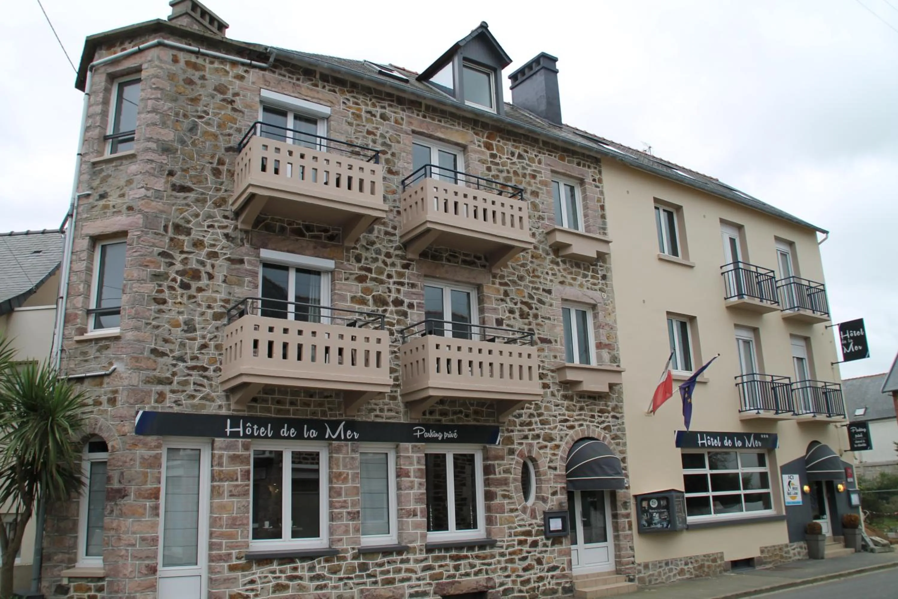 Property building in Hôtel de la Mer