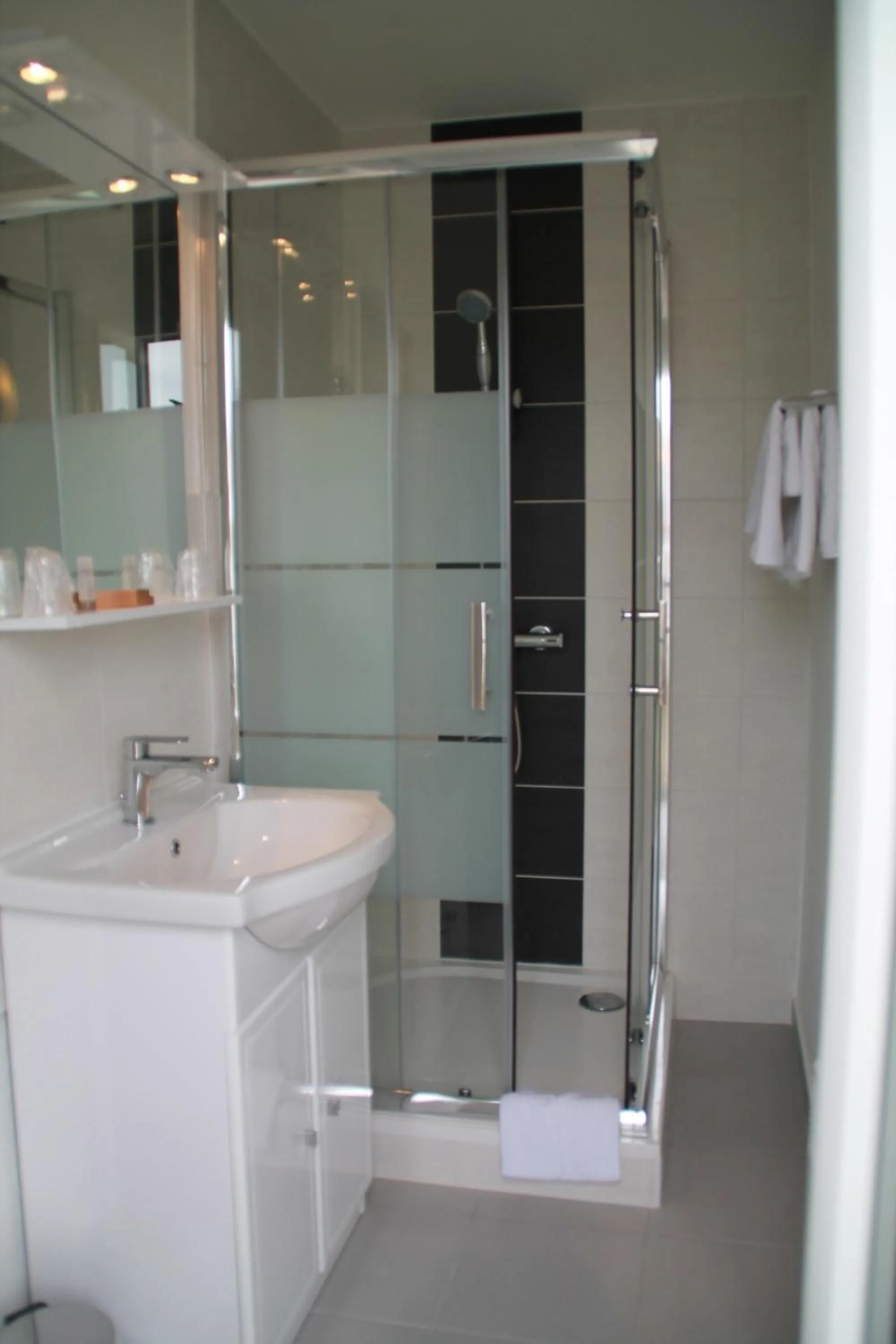 Bathroom in Hôtel de la Mer