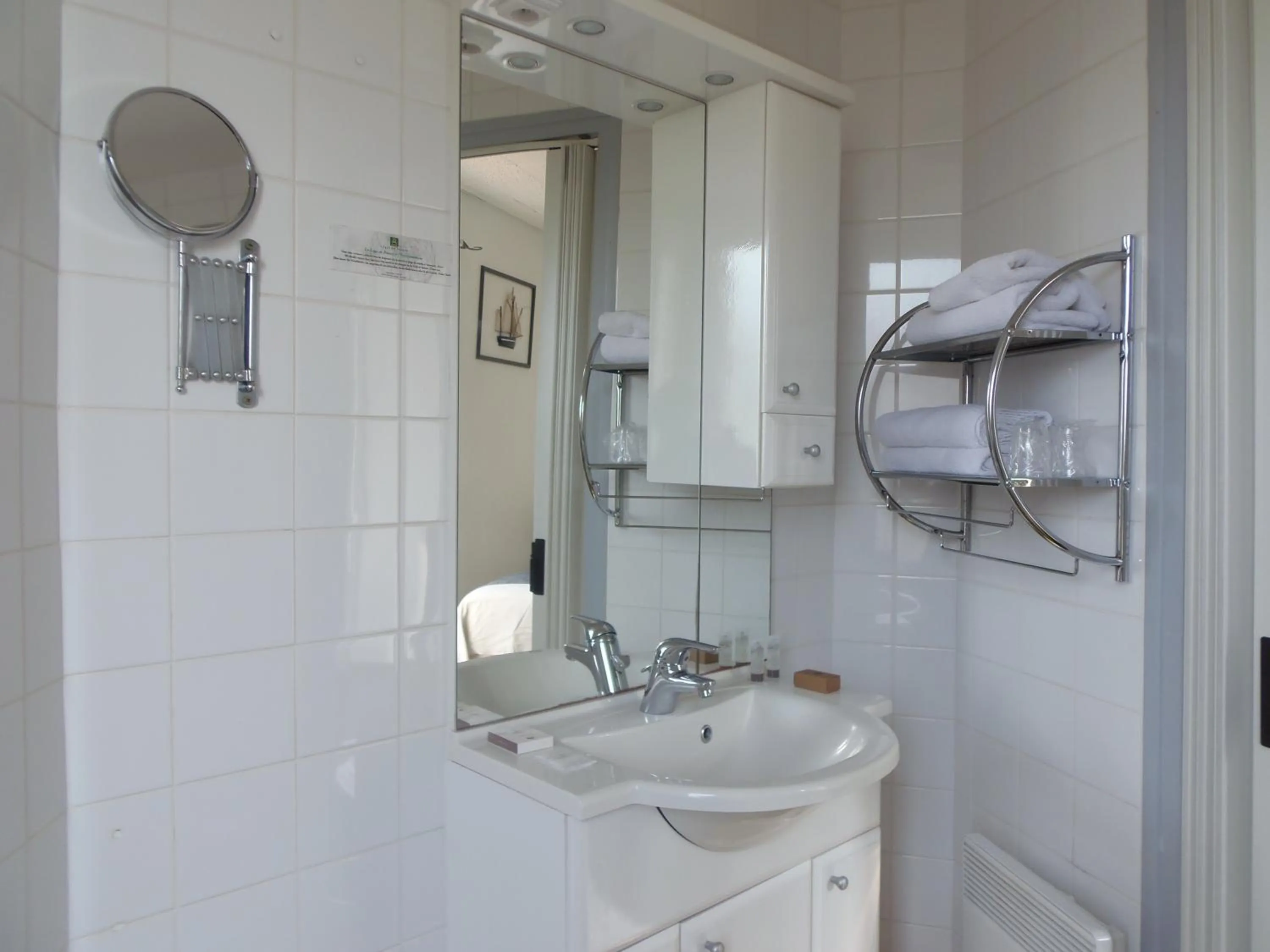 Bathroom in Hôtel de la Mer