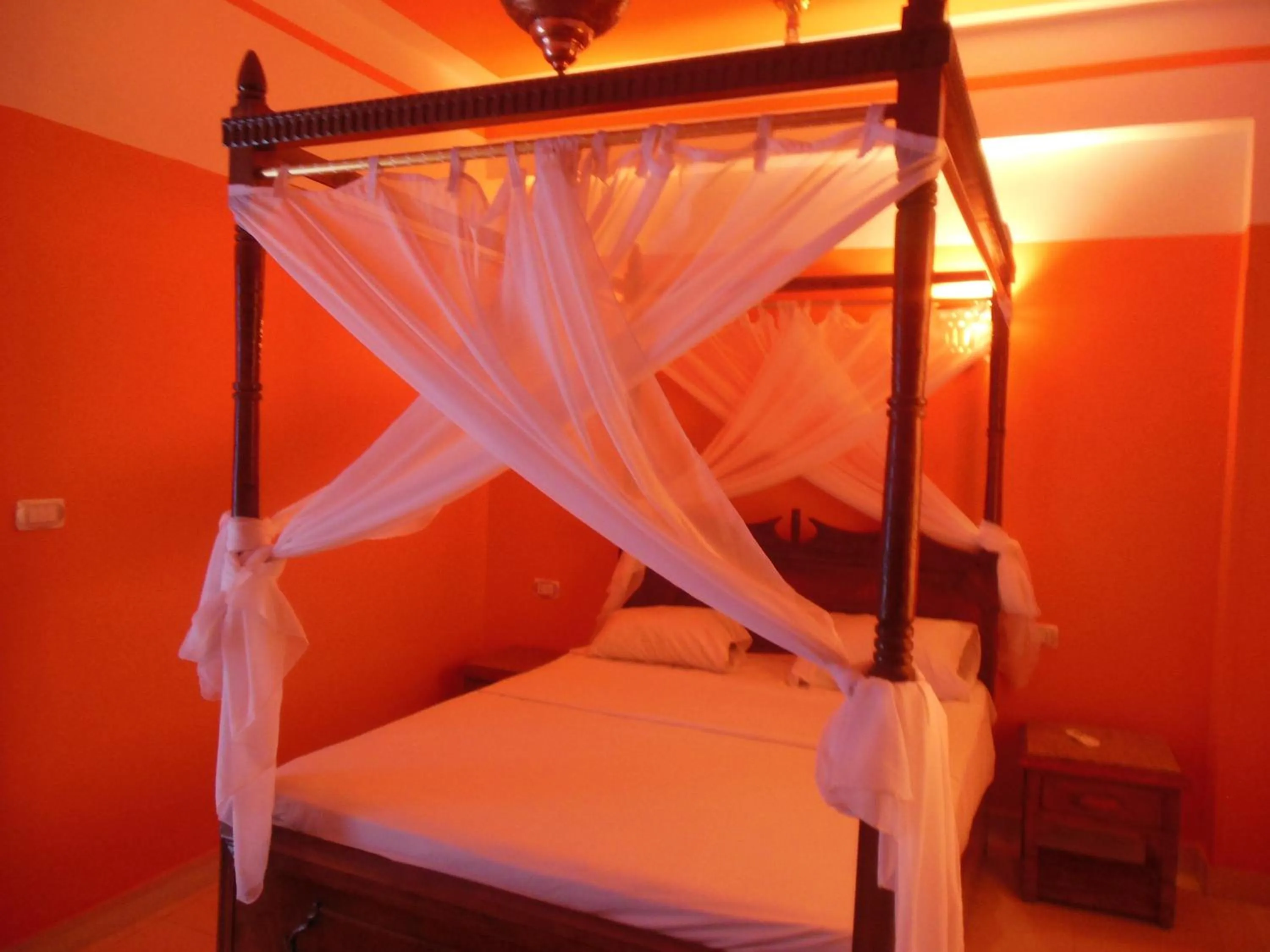 Bedroom, Bed in Cleopatra Hotel Luxor