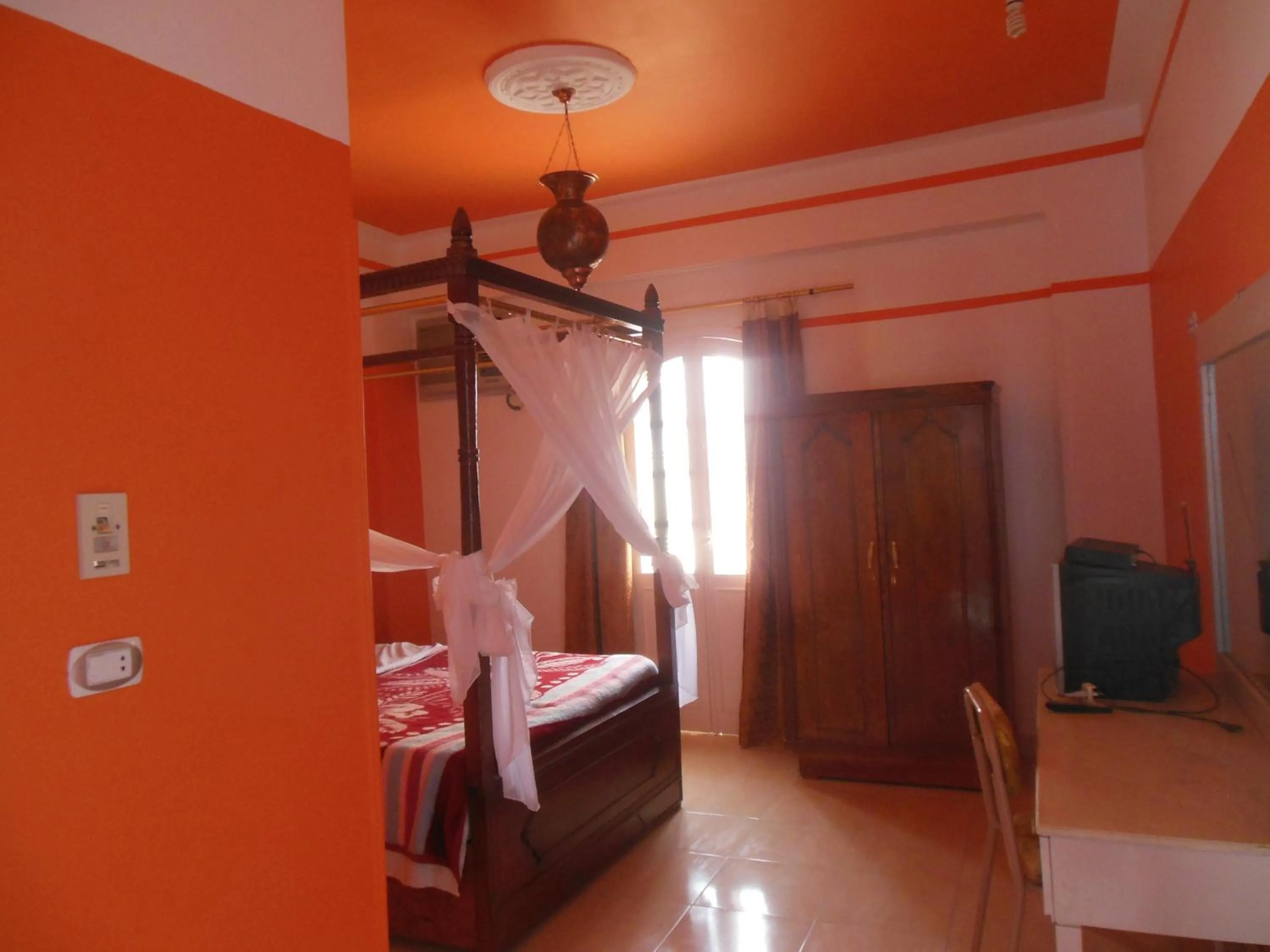 Bedroom, Bed in Cleopatra Hotel Luxor