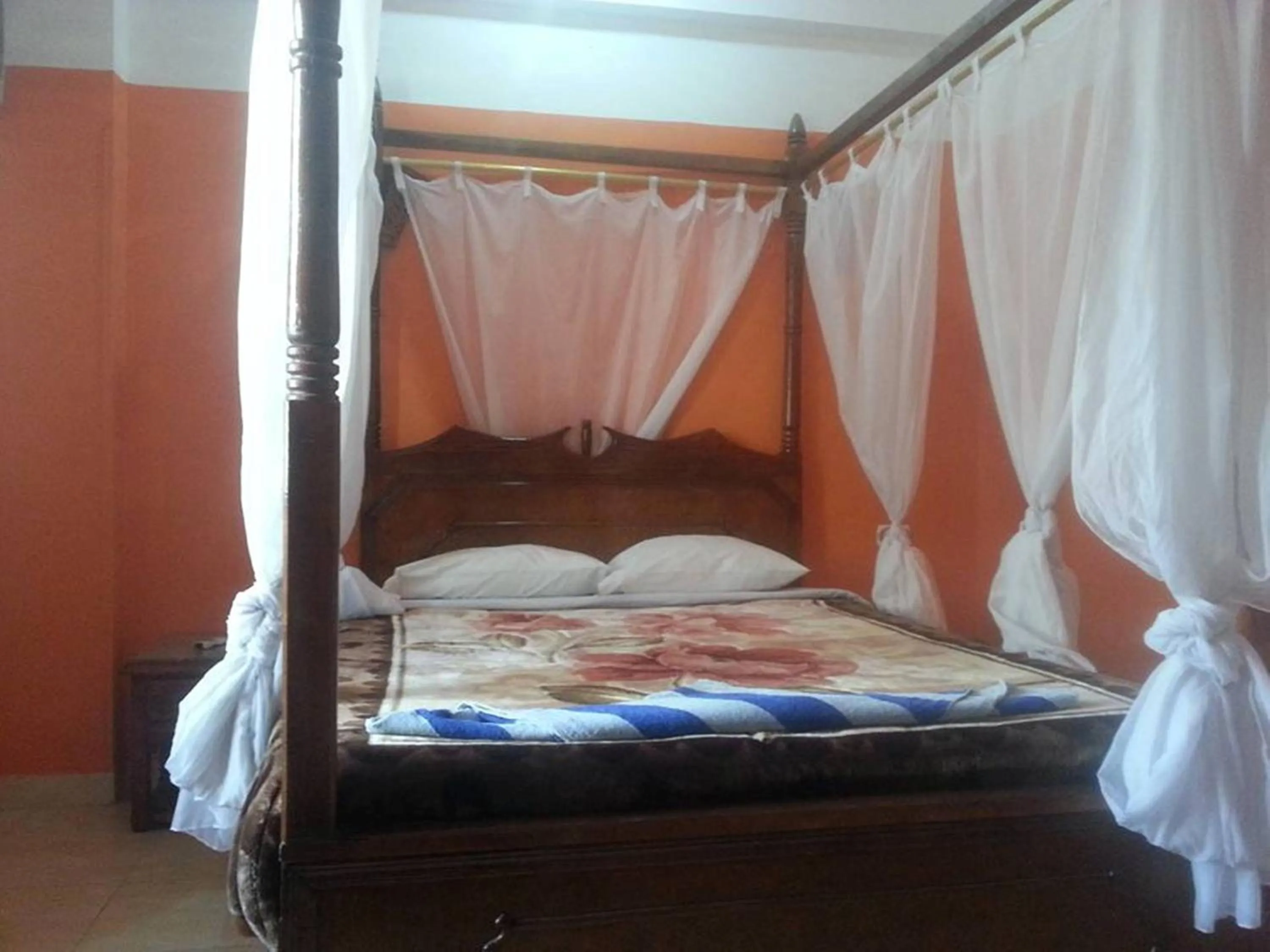 Bedroom, Bed in Cleopatra Hotel Luxor