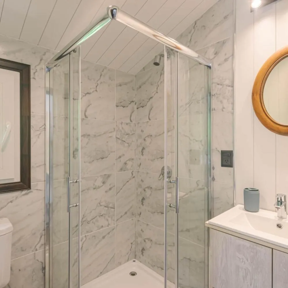 Shower in Hotel Antiguos