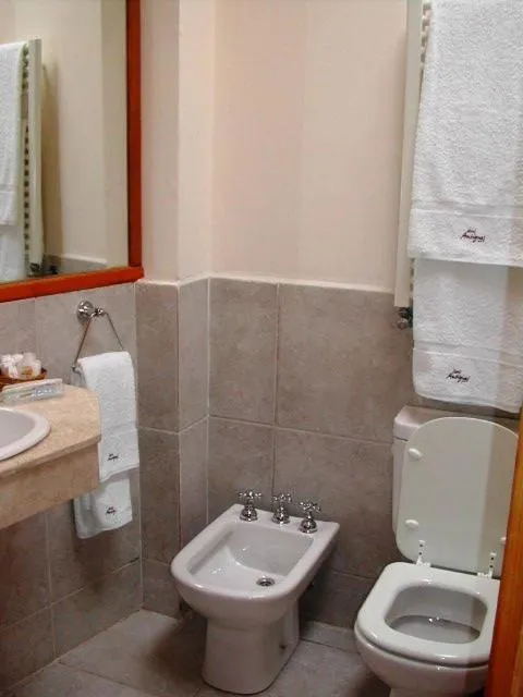 Bathroom in Hotel Antiguos