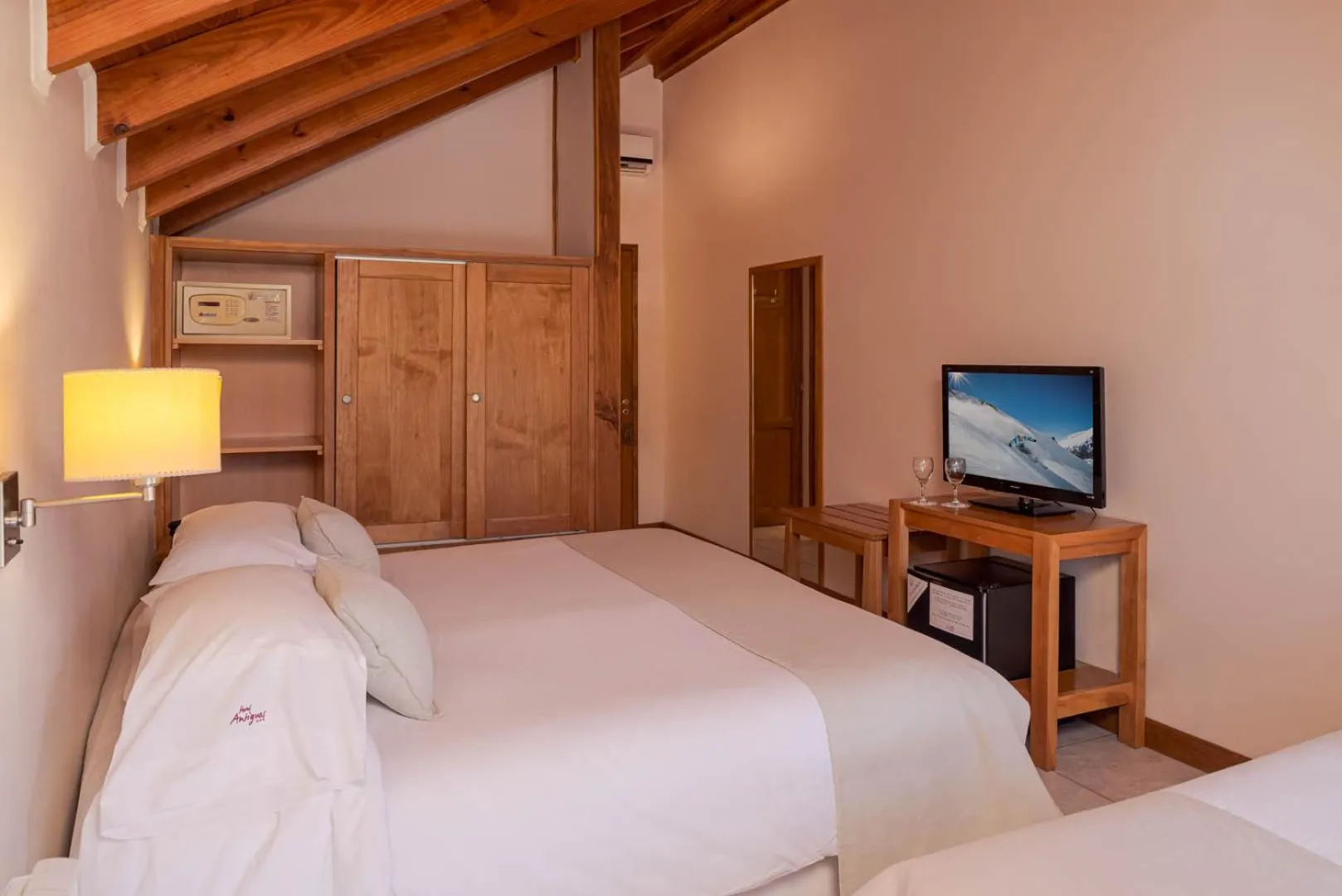 Photo of the whole room, Bed in Hotel Antiguos