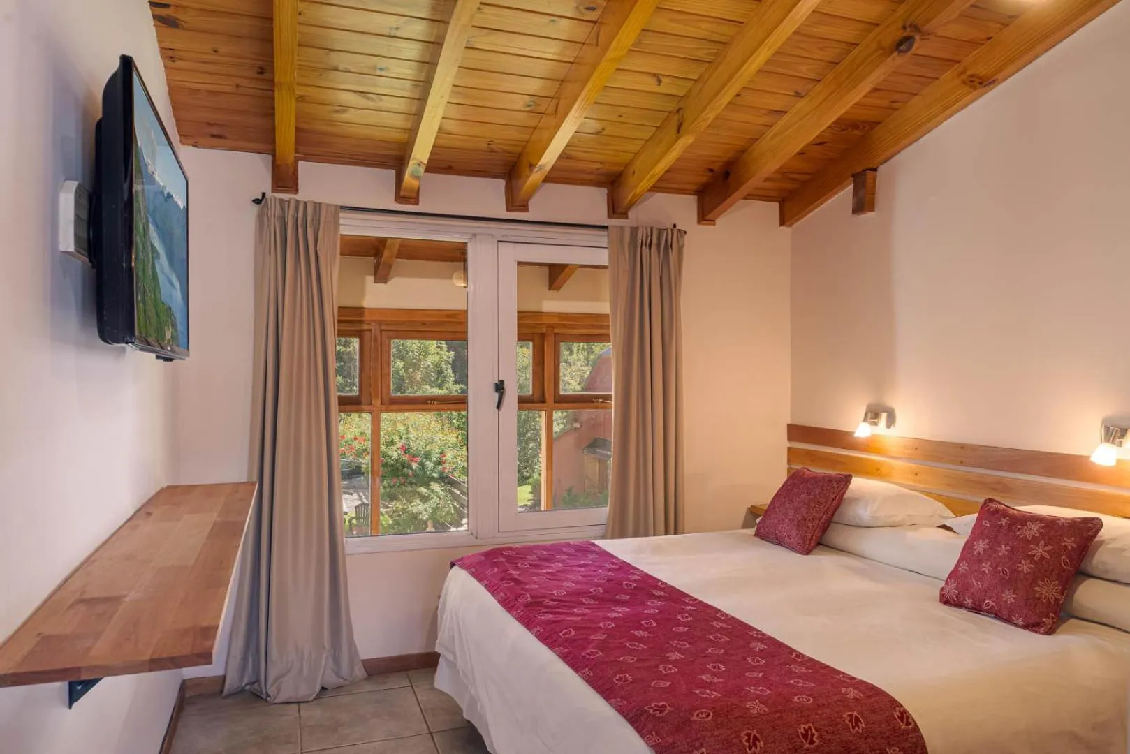 Photo of the whole room, Bed in Hotel Antiguos