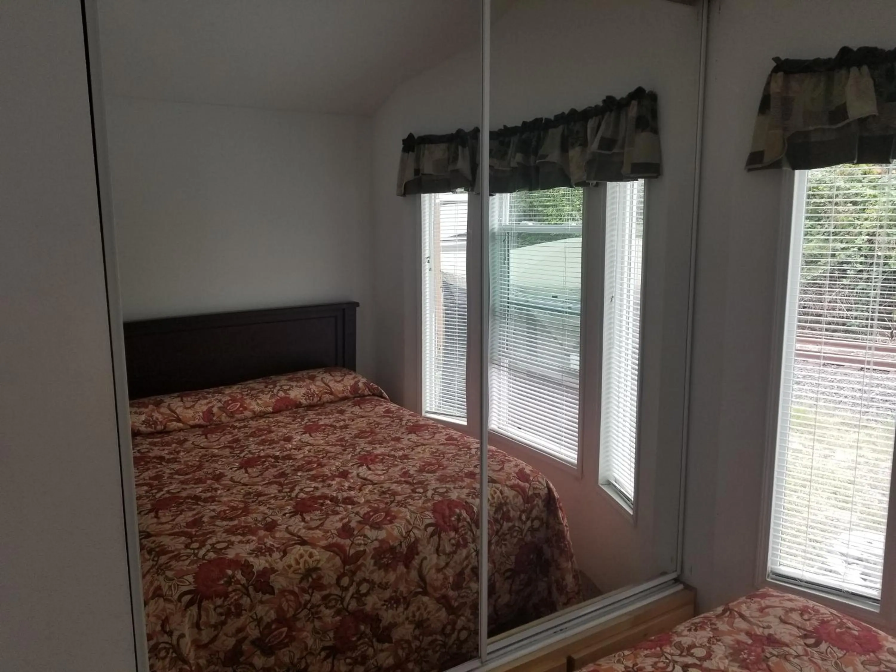 Bed in Paradise Cove RV Resort & Marina