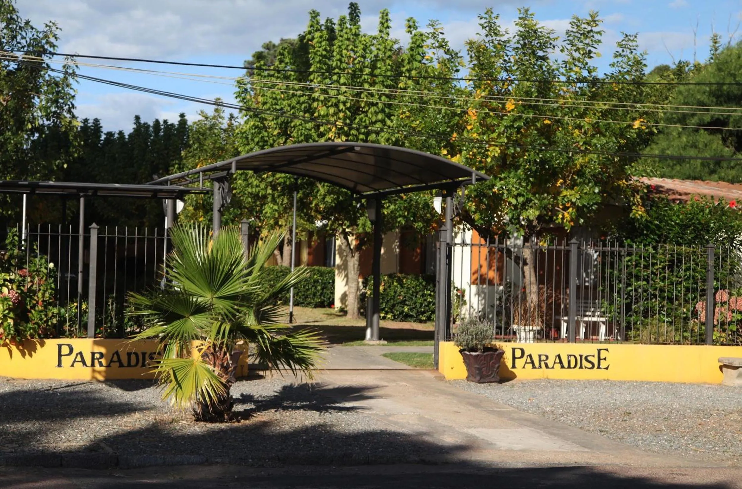Facade/entrance in Paradise Complejo Turístico