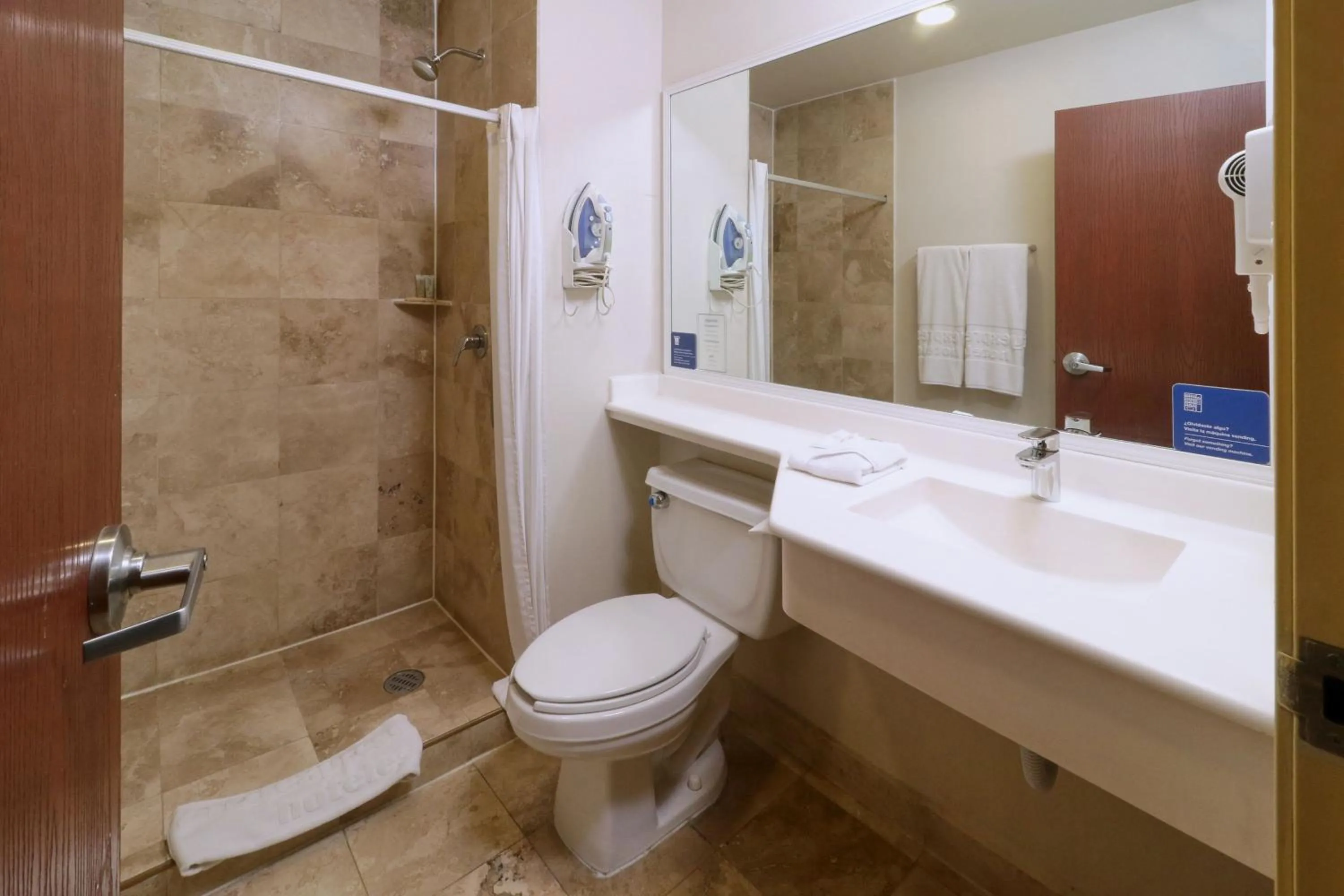 Bathroom in City Express by Marriott Nuevo Laredo